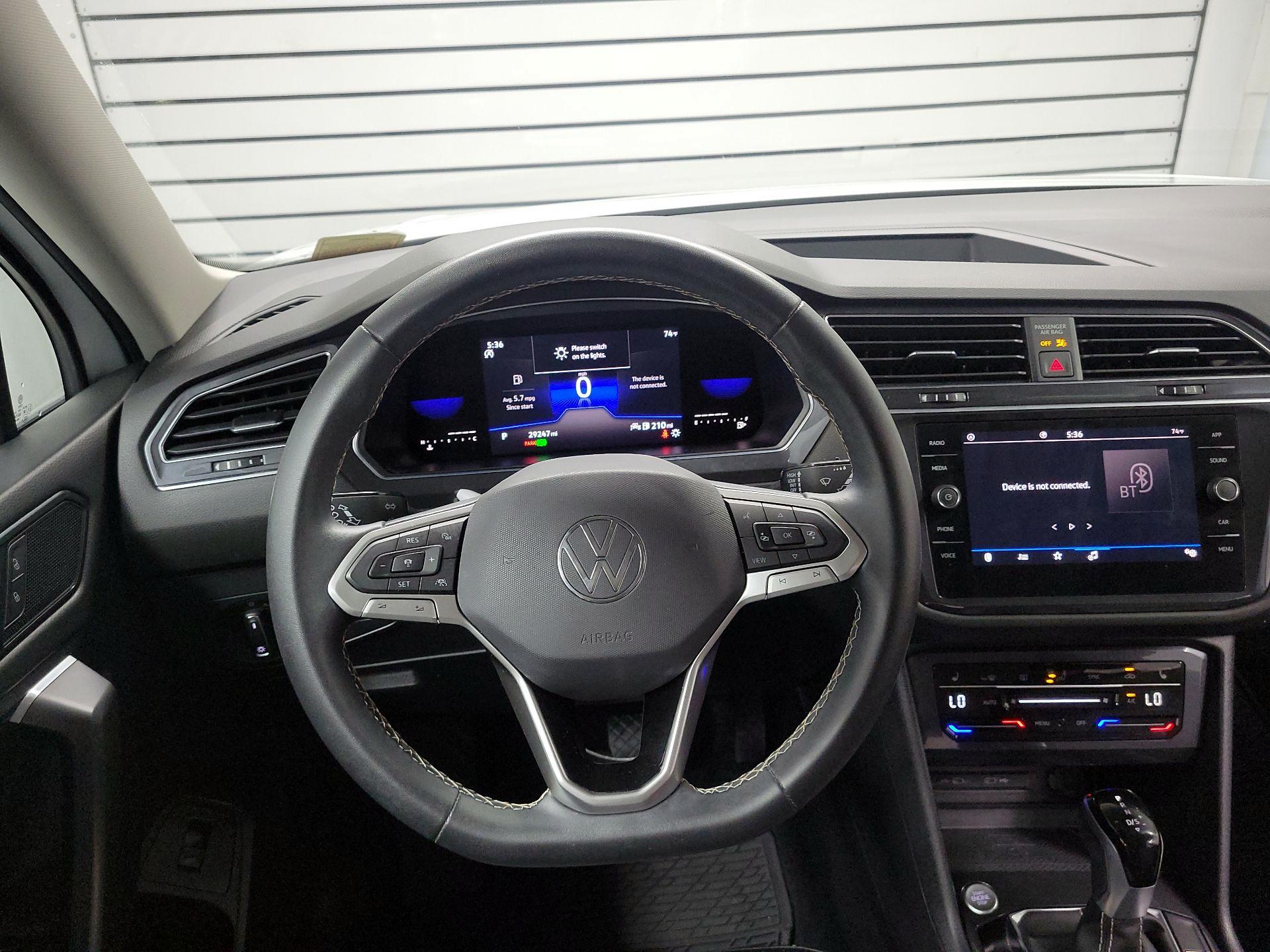 Thumbnail: 2022 Volkswagen Tiguan - 10