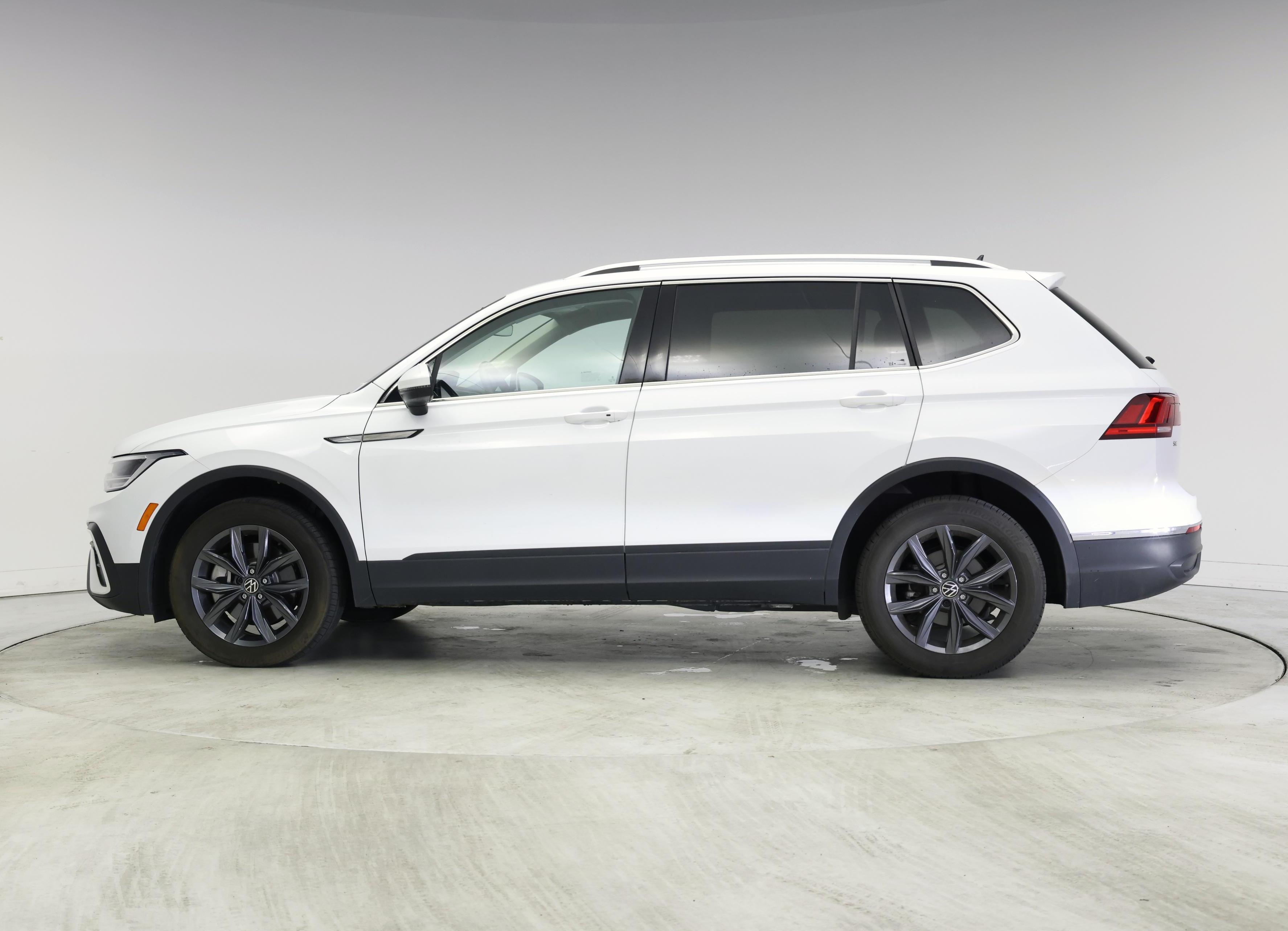 Thumbnail: 2022 Volkswagen Tiguan - 3