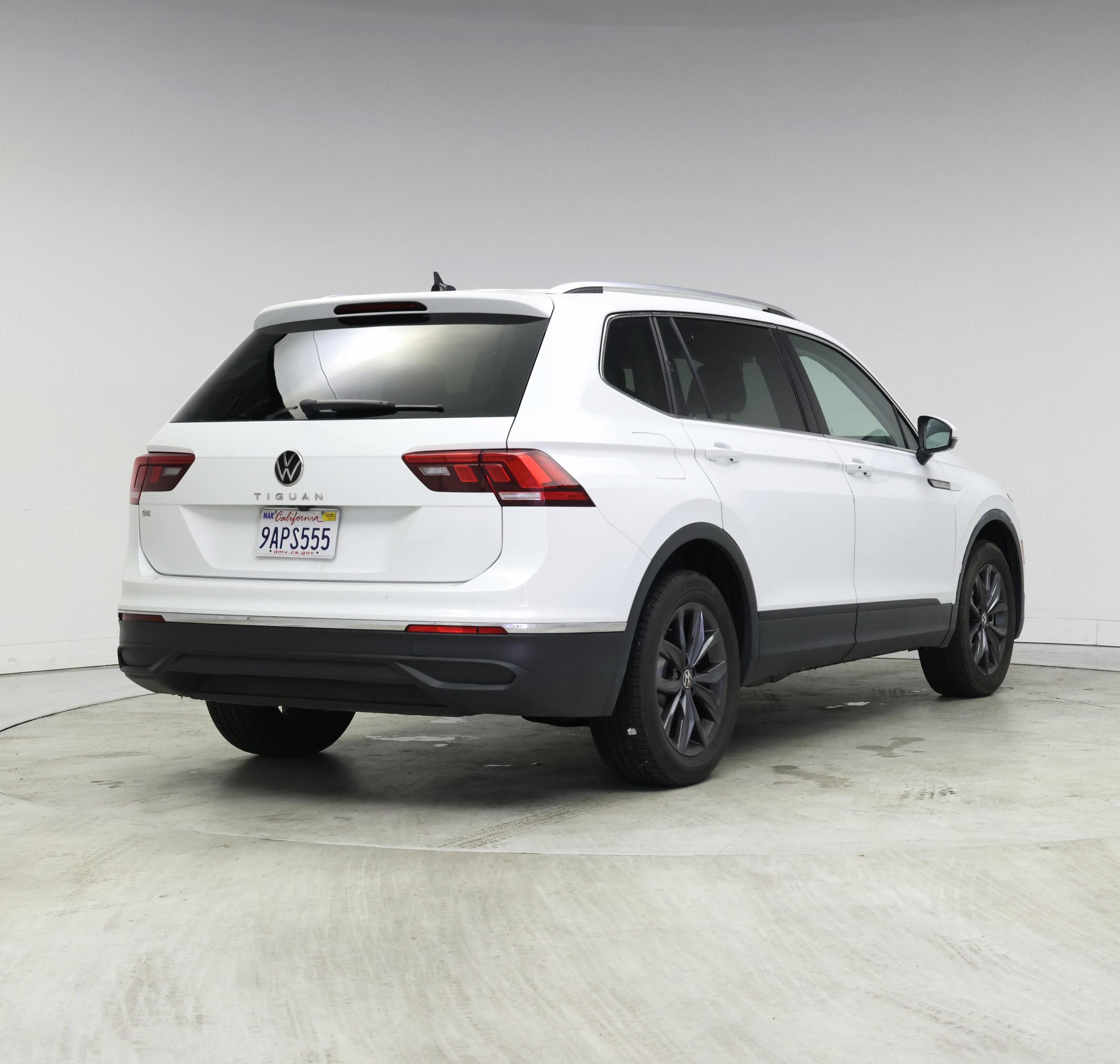 Thumbnail: 2022 Volkswagen Tiguan - 8