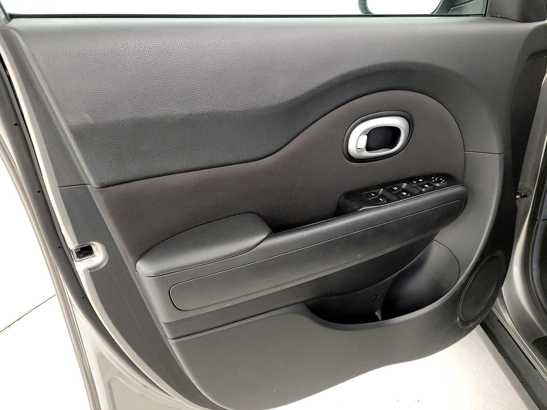 Thumbnail: 2015 Kia Soul - 12