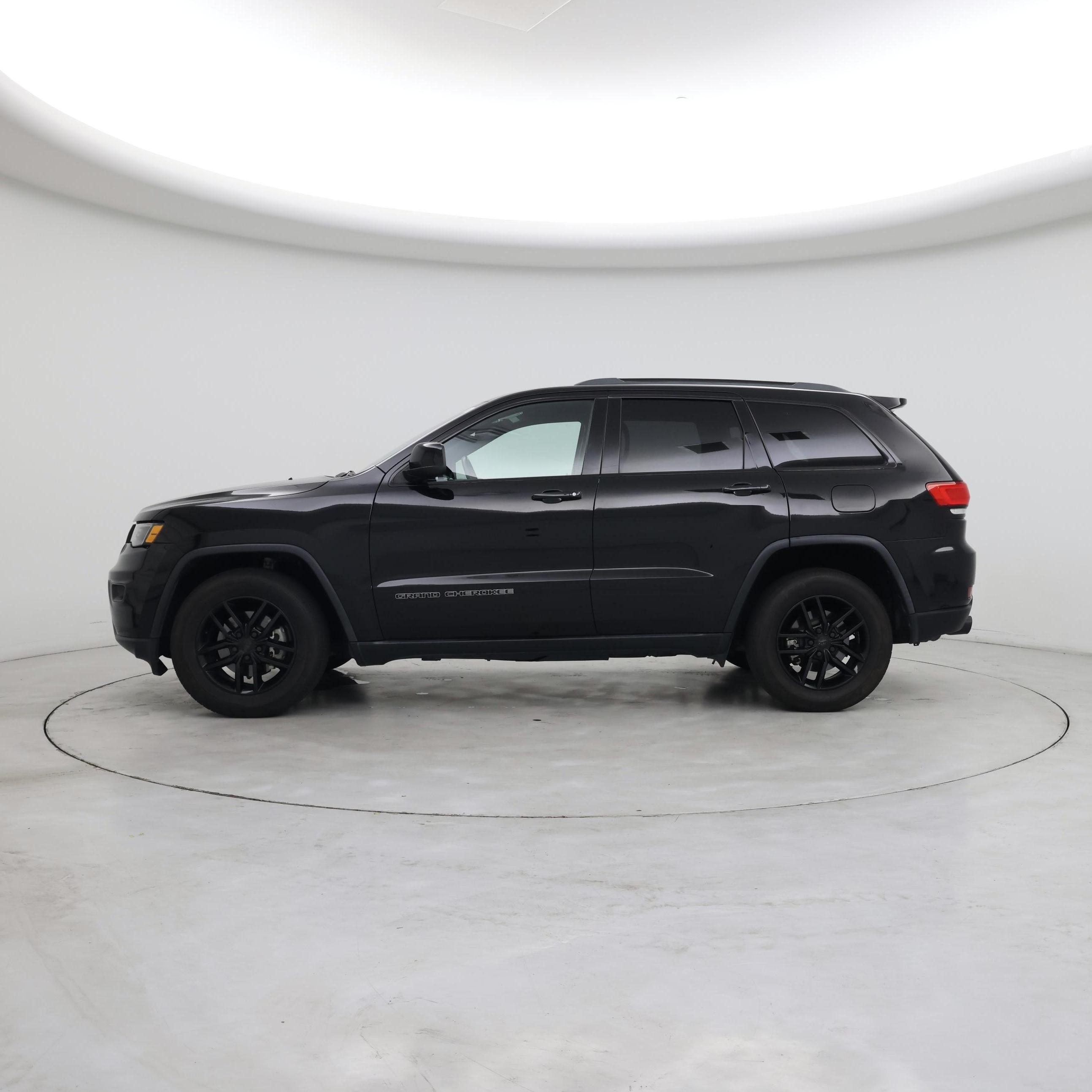 Thumbnail: 2018 Jeep Grand Cherokee - 3