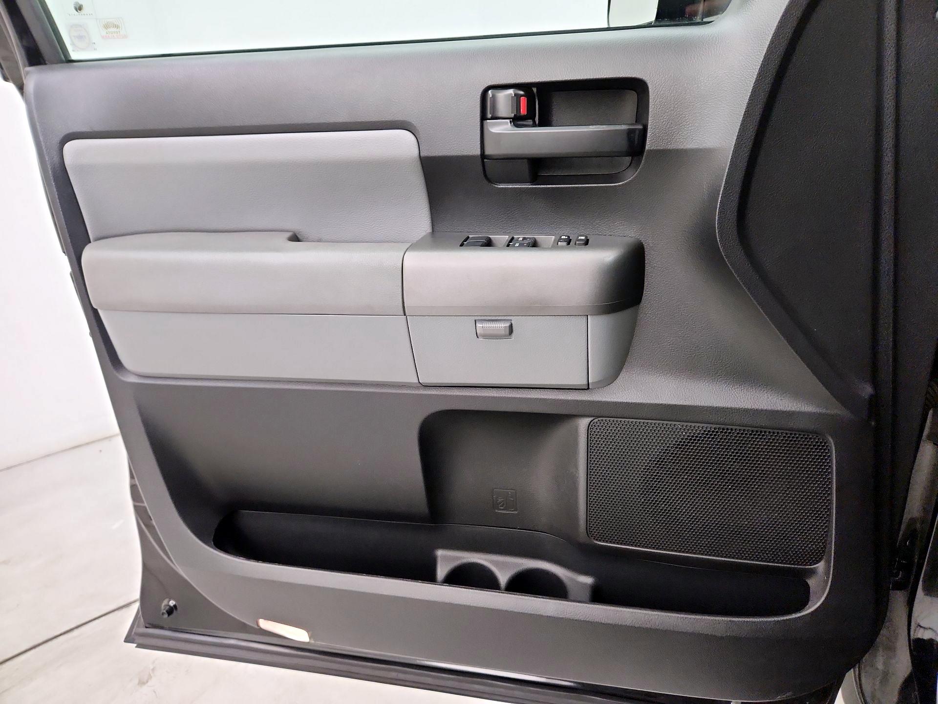 Thumbnail: 2016 Toyota Sequoia - 12
