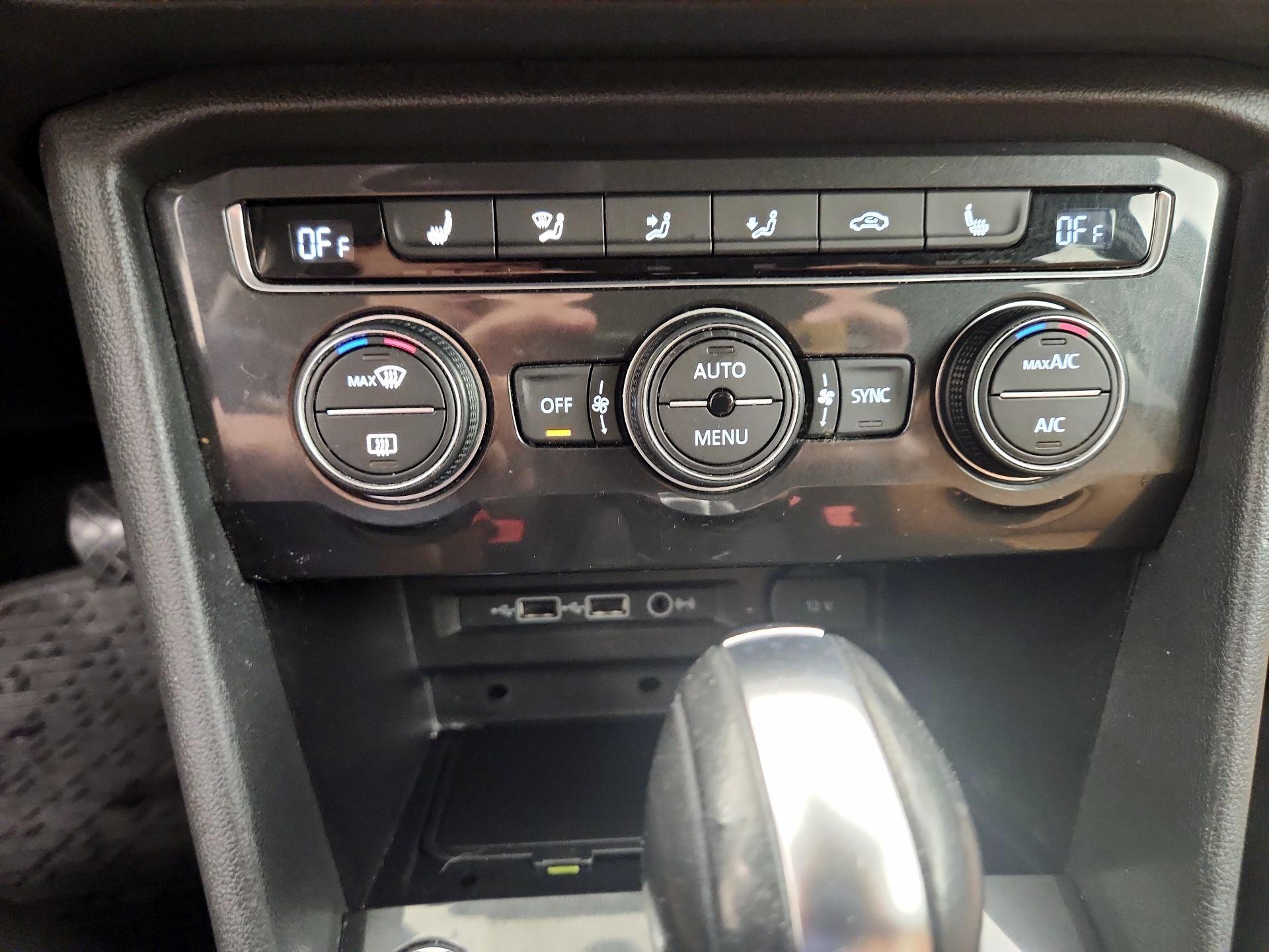 Thumbnail: 2019 Volkswagen Tiguan - 16