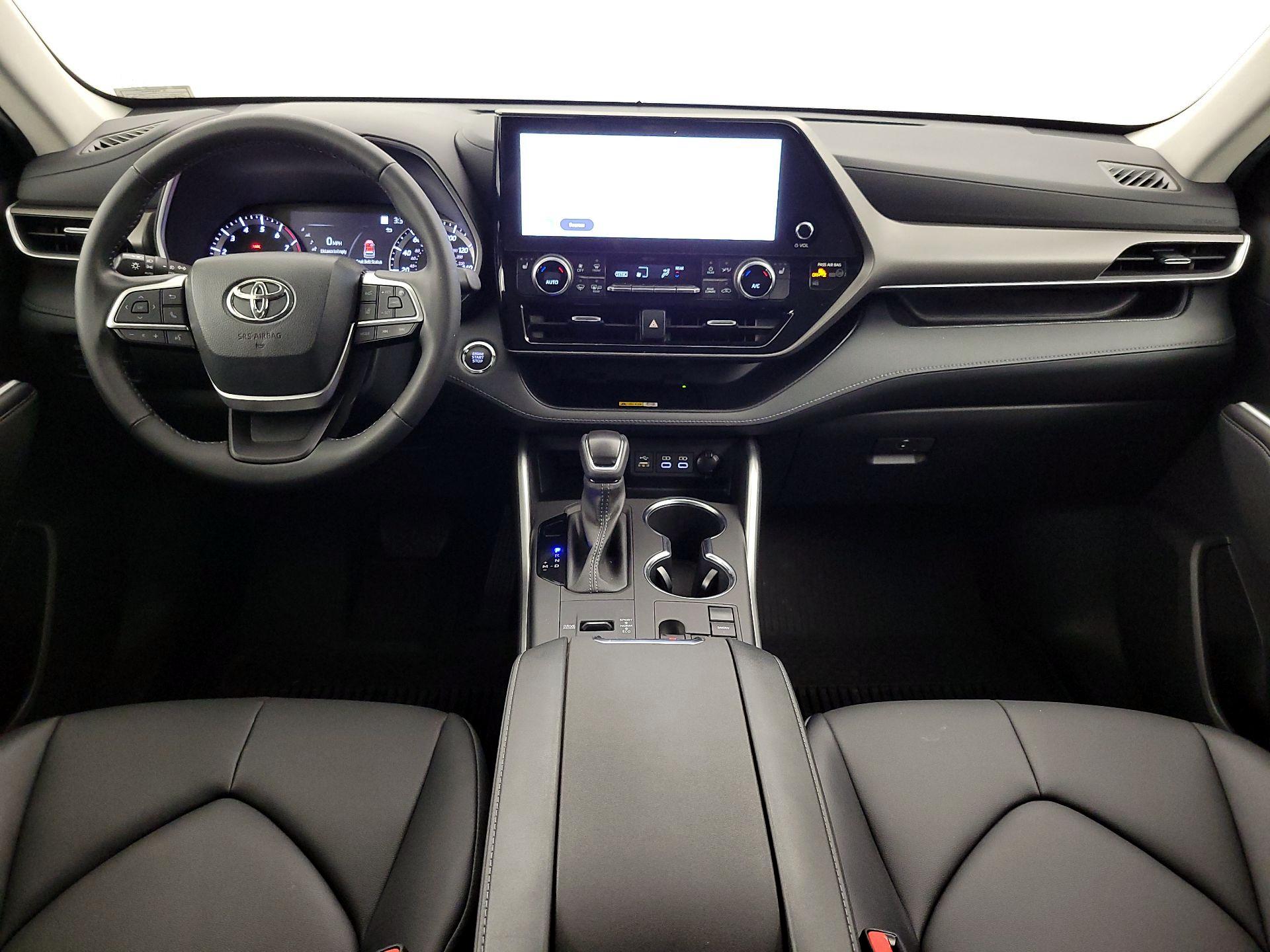 Thumbnail: 2023 Toyota Highlander - 9