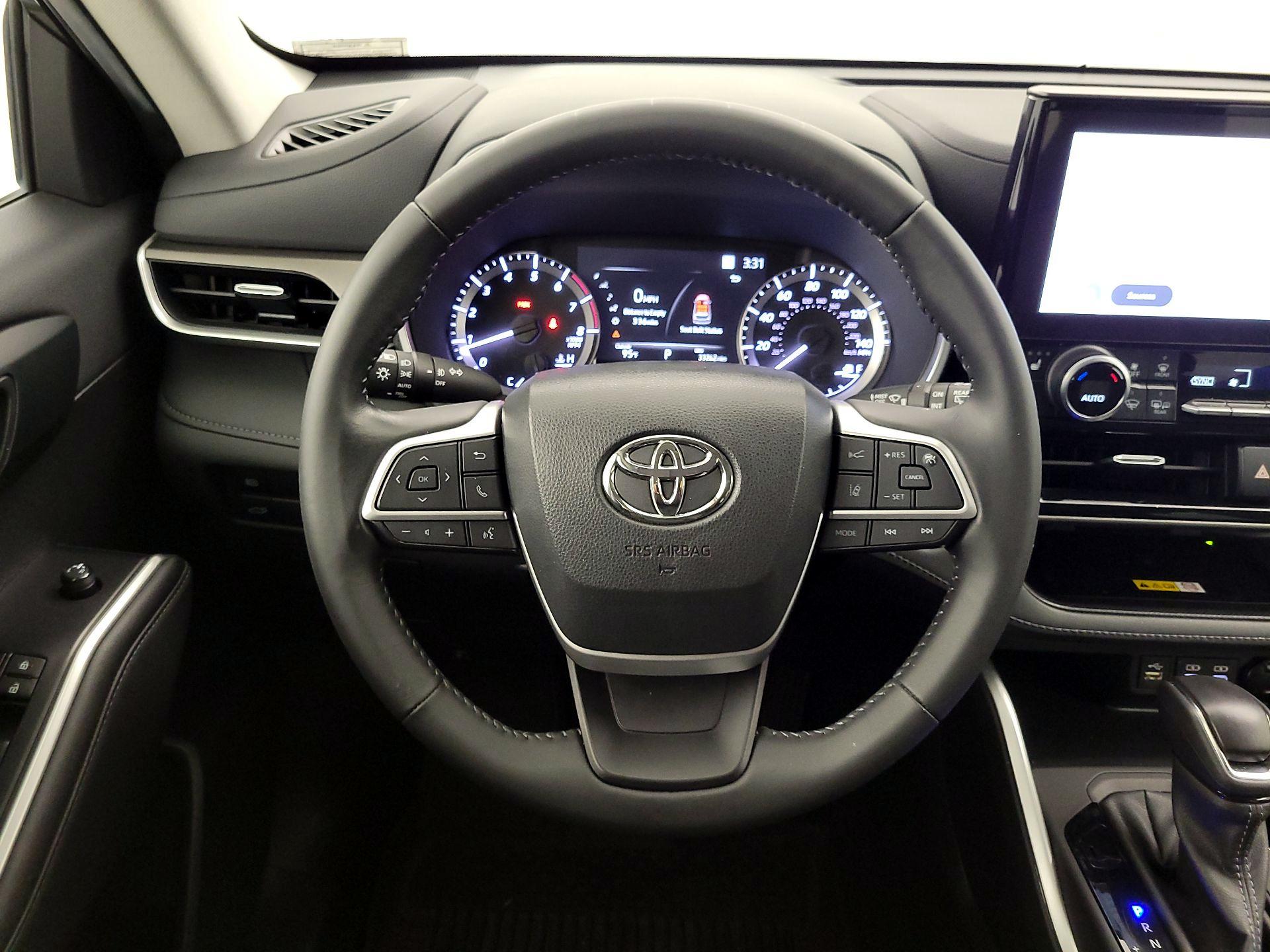 Thumbnail: 2023 Toyota Highlander - 10