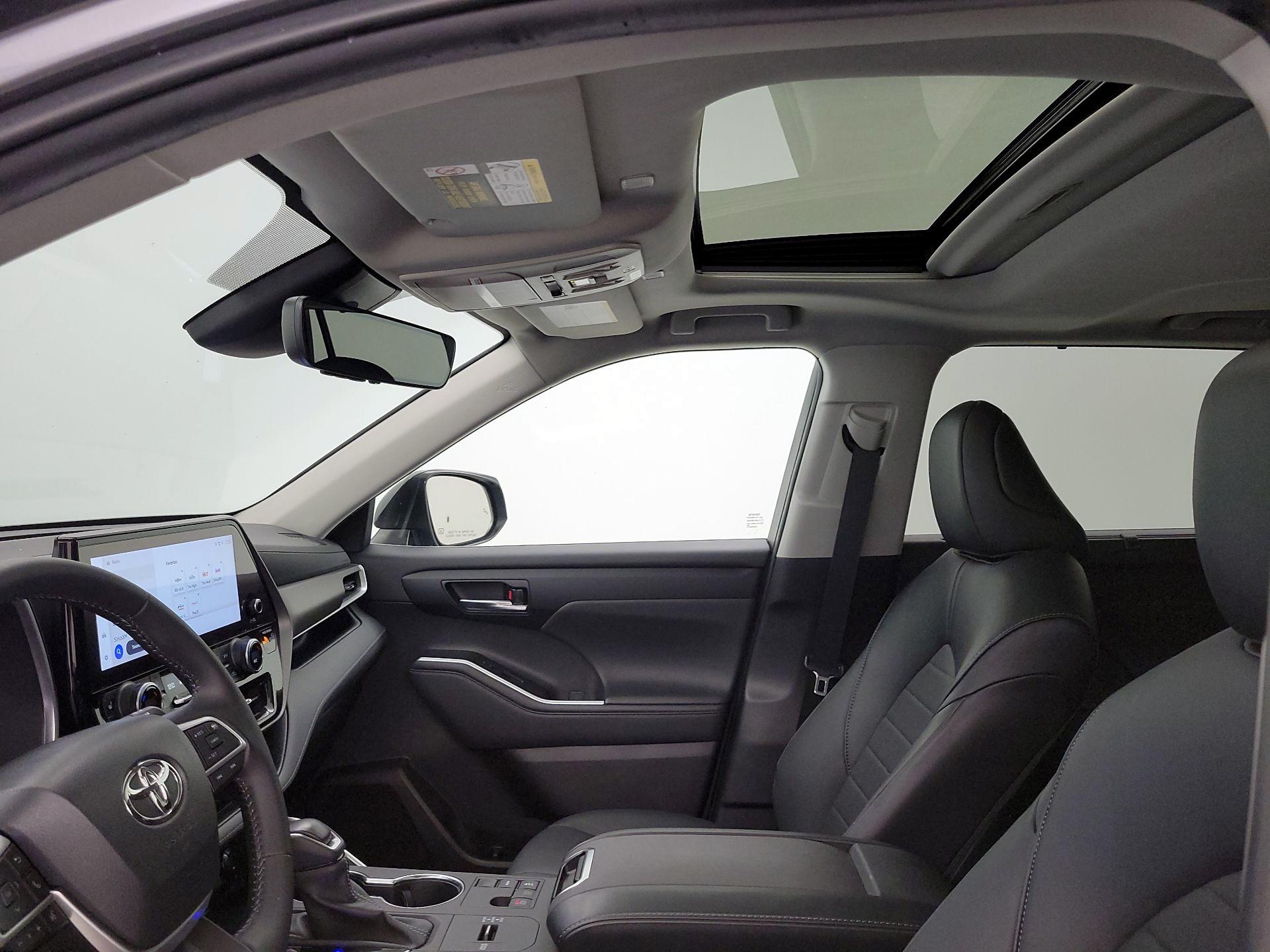 Thumbnail: 2023 Toyota Highlander - 19