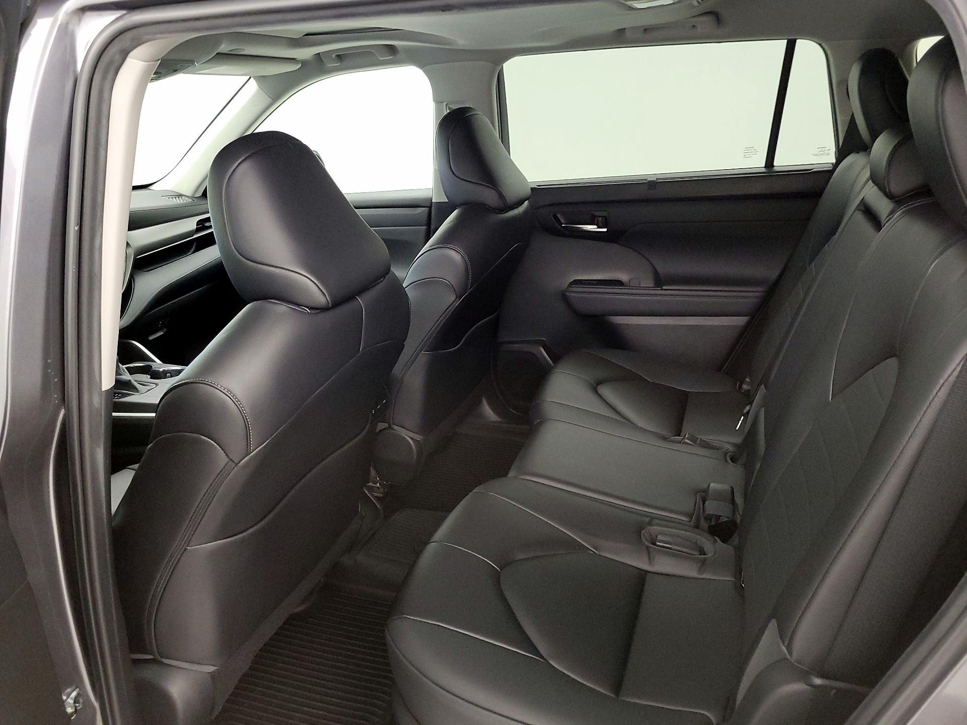 Thumbnail: 2023 Toyota Highlander - 20