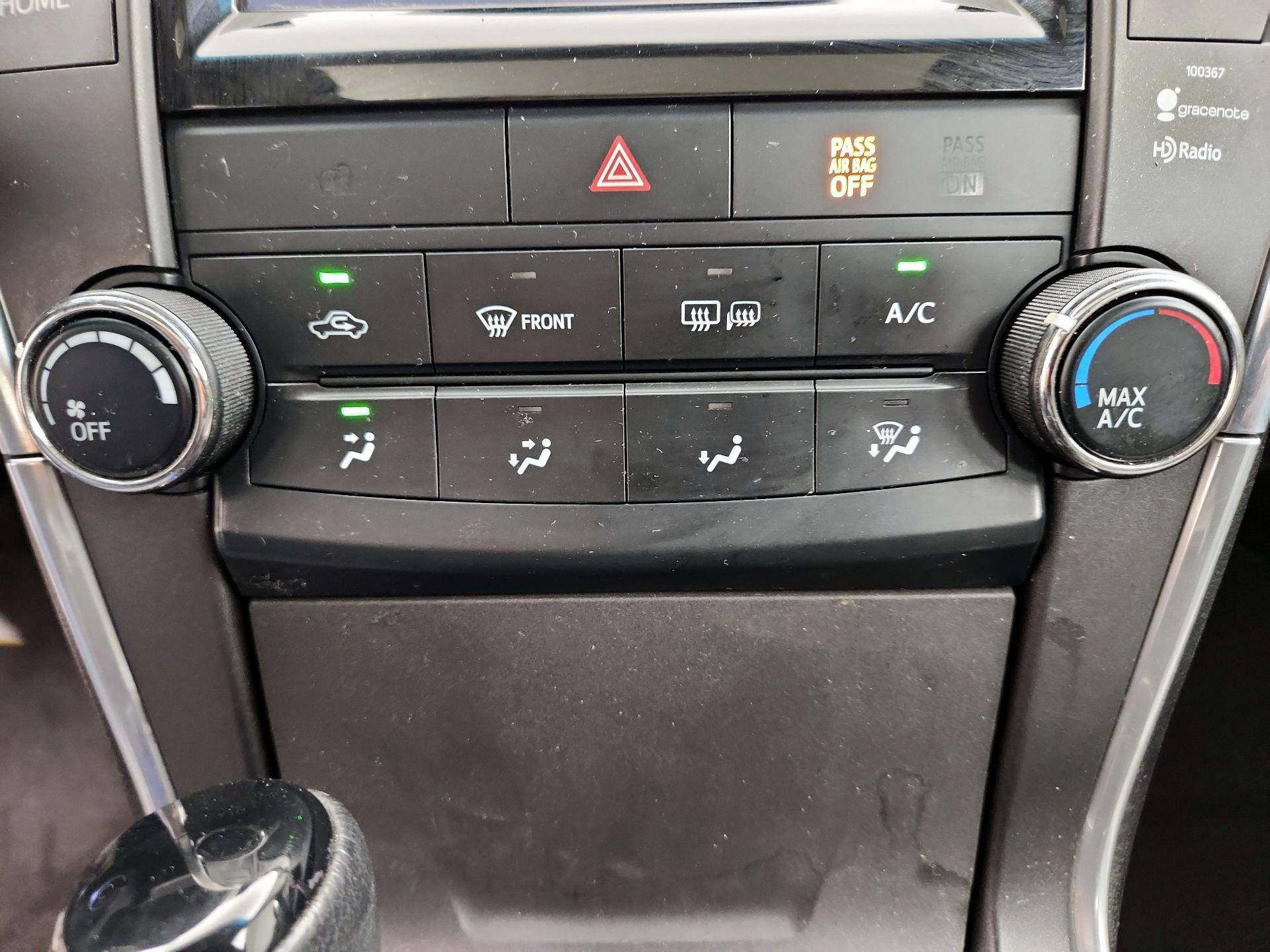 Thumbnail: 2015 Toyota Camry - 15
