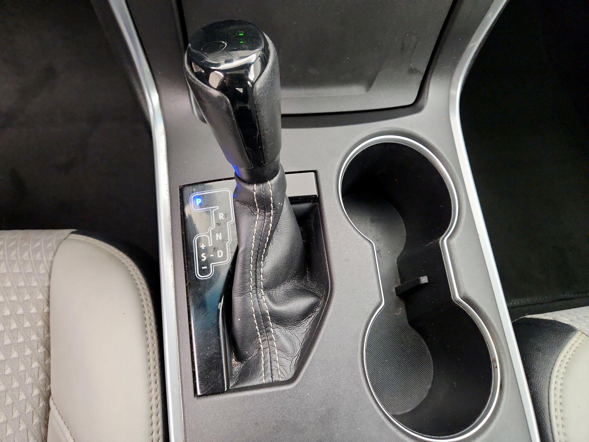 Thumbnail: 2015 Toyota Camry - 16
