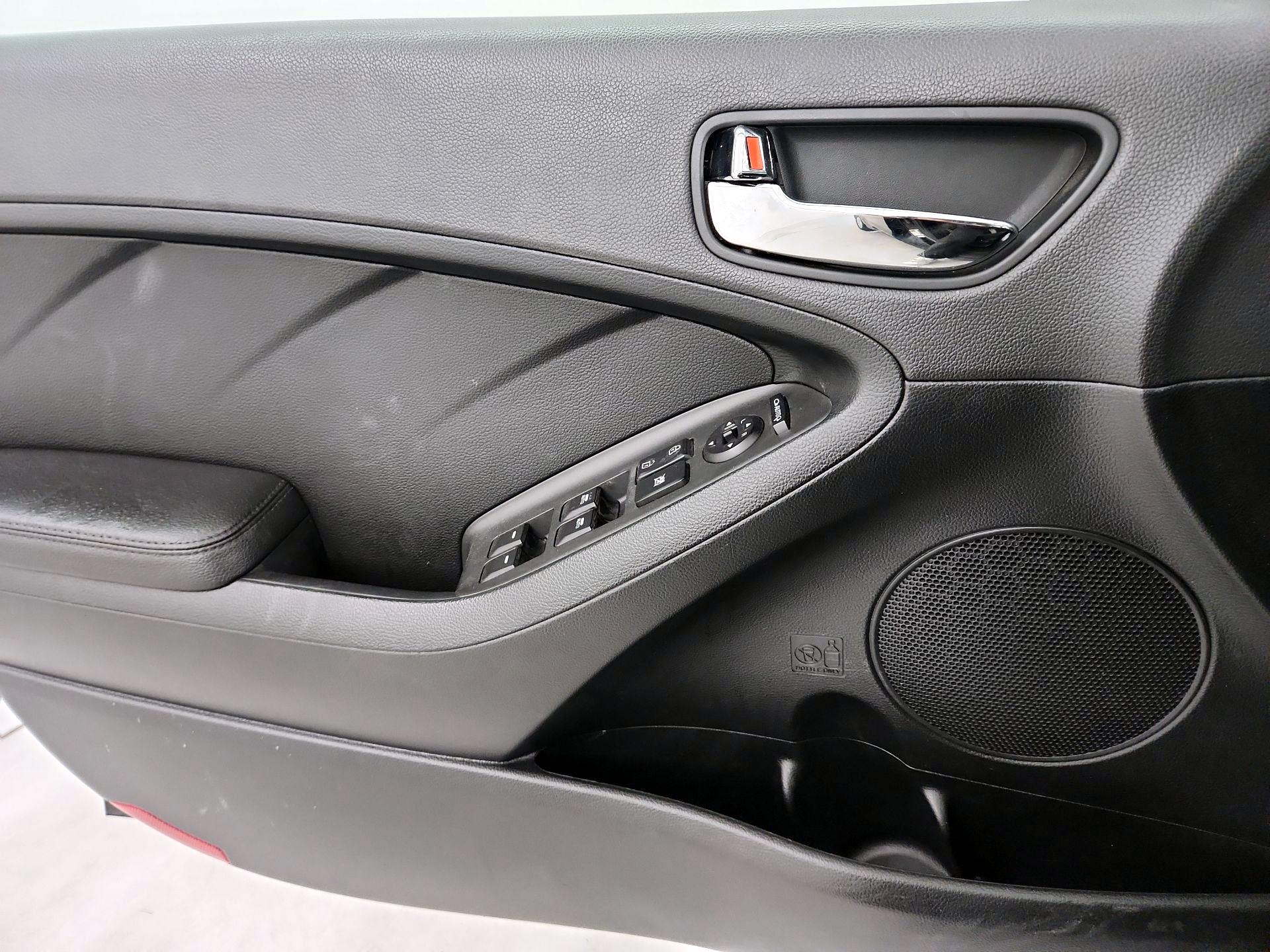 Thumbnail: 2015 Kia Forte - 12