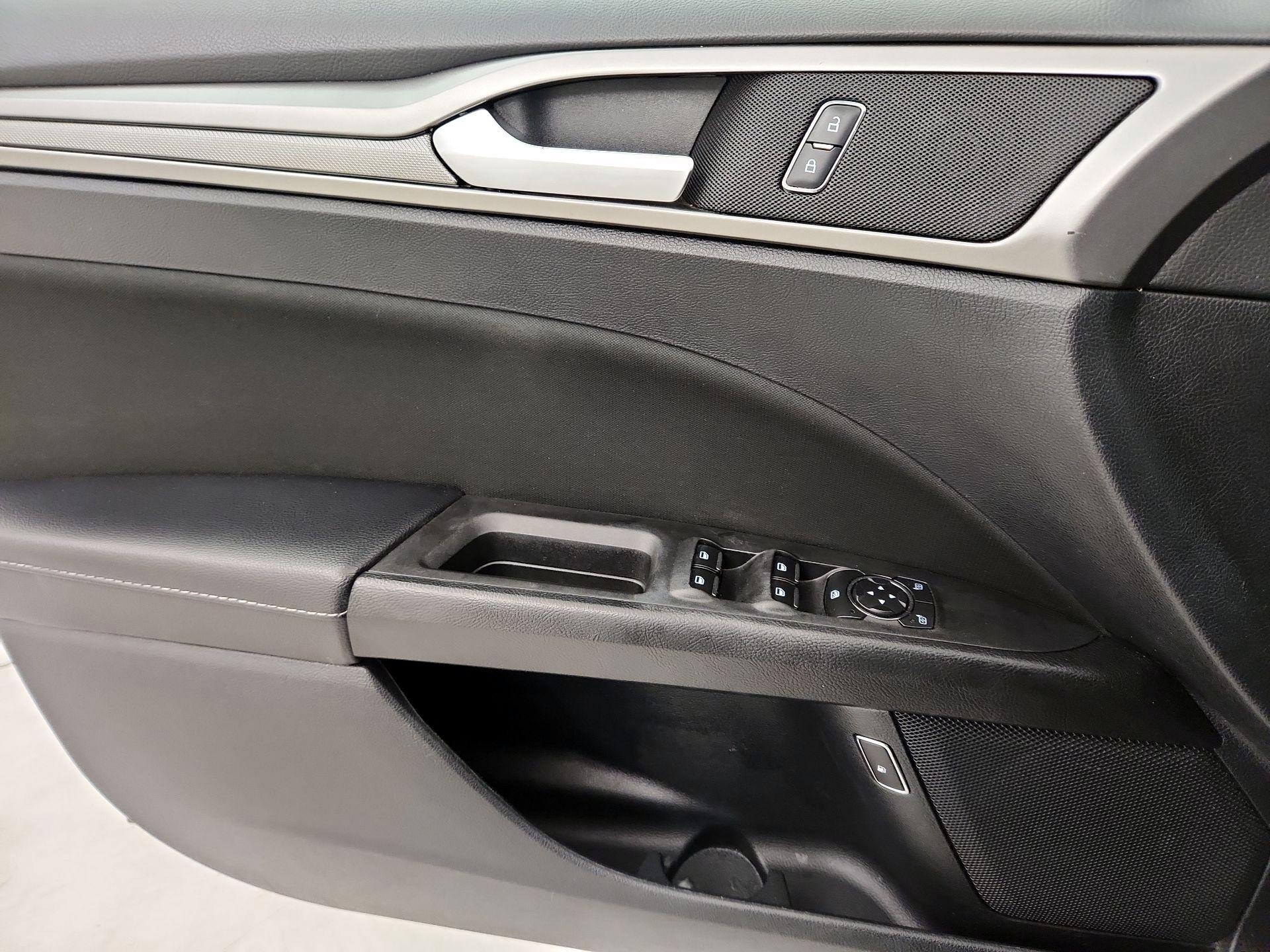 Thumbnail: 2018 Ford Fusion - 12