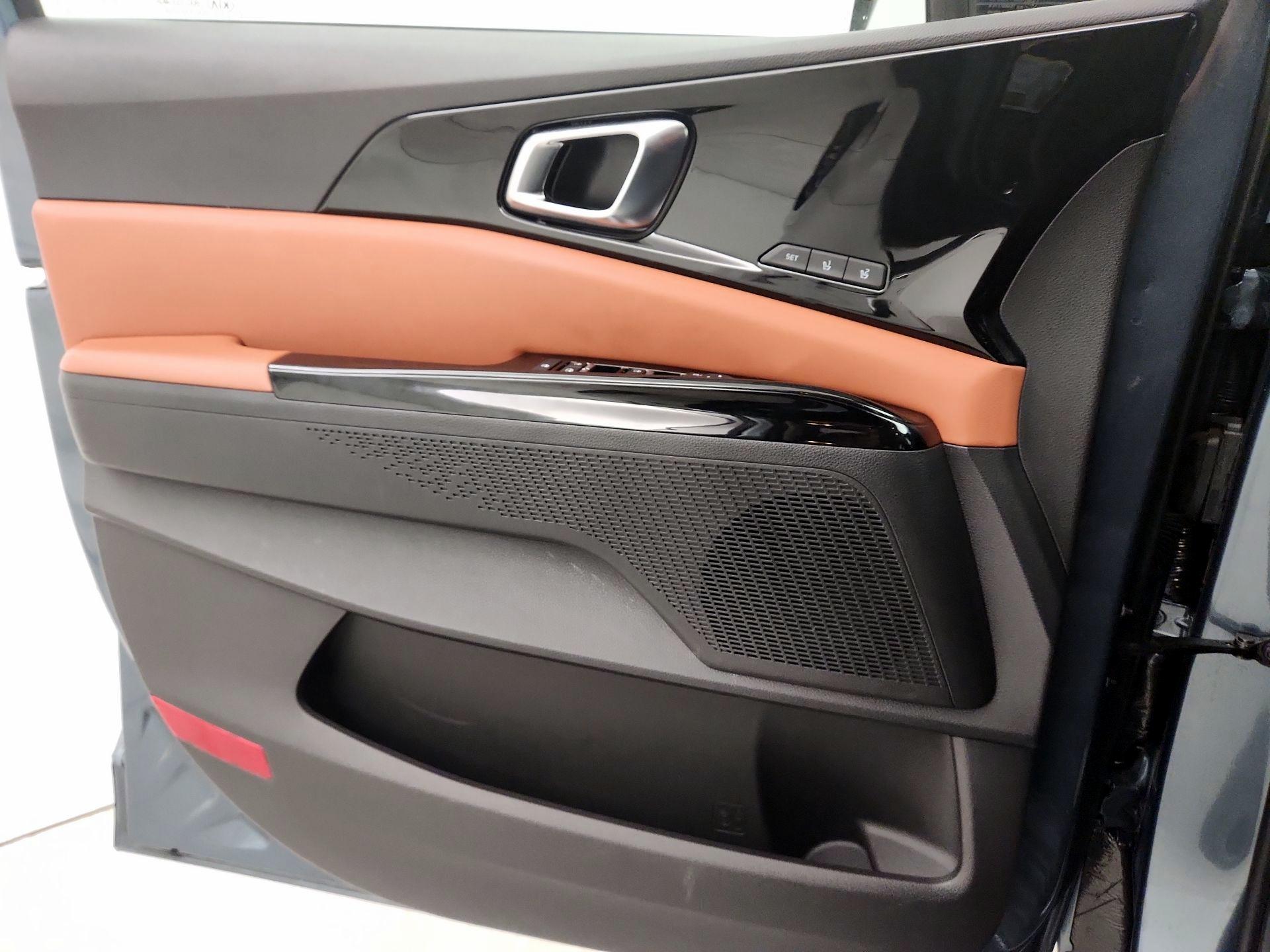 Thumbnail: 2022 Kia Carnival - 12