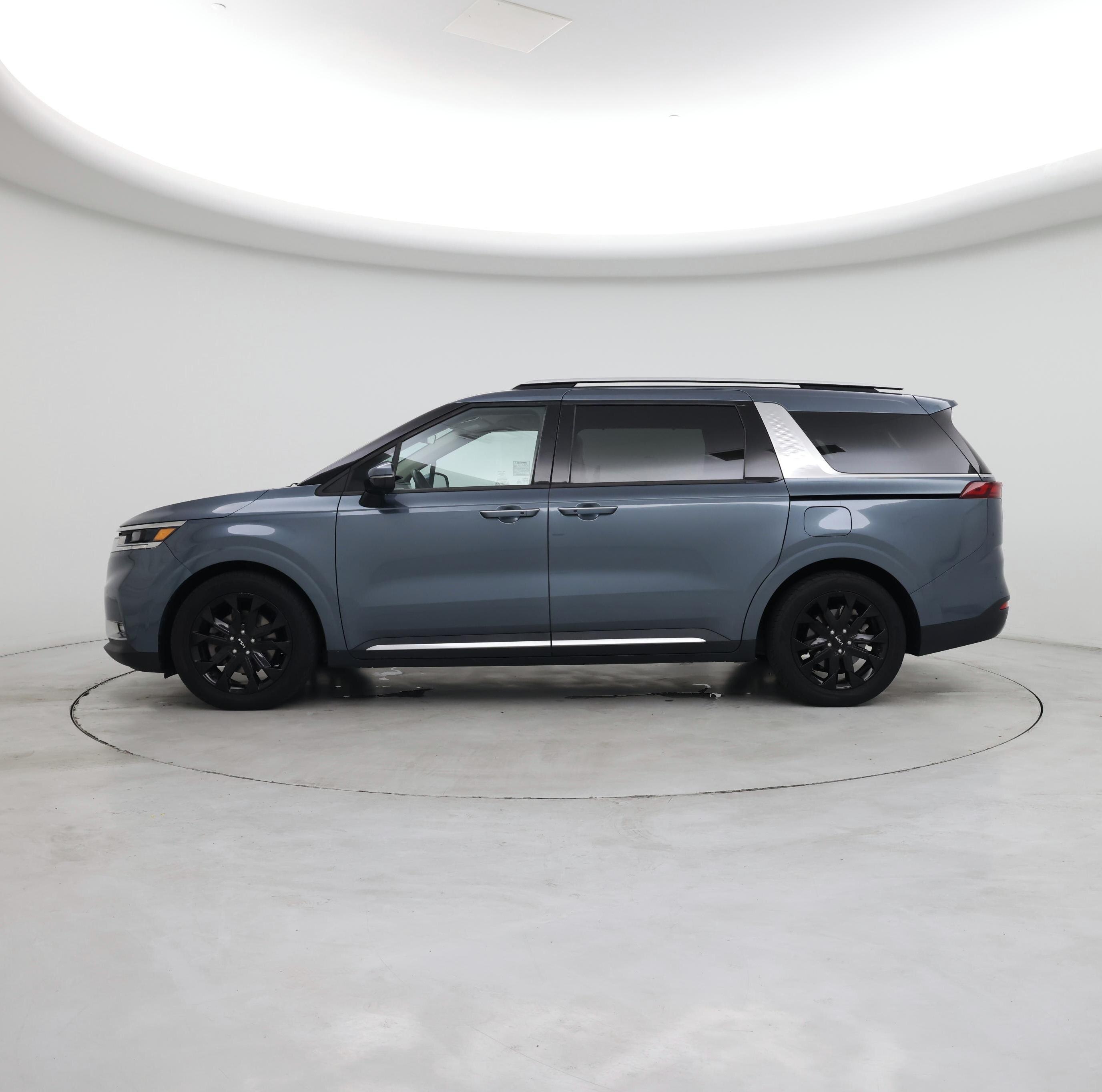Thumbnail: 2022 Kia Carnival - 3