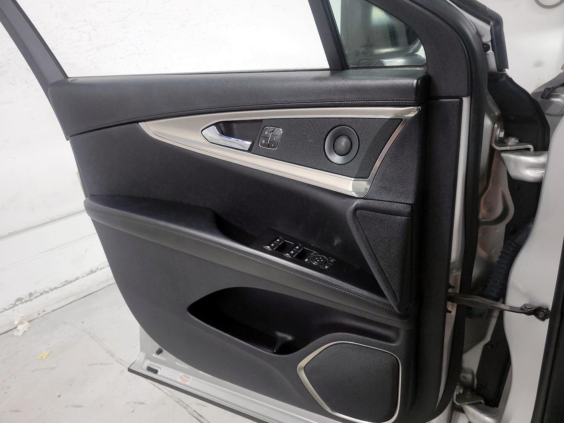 Thumbnail: 2019 Lincoln Nautilus - 12