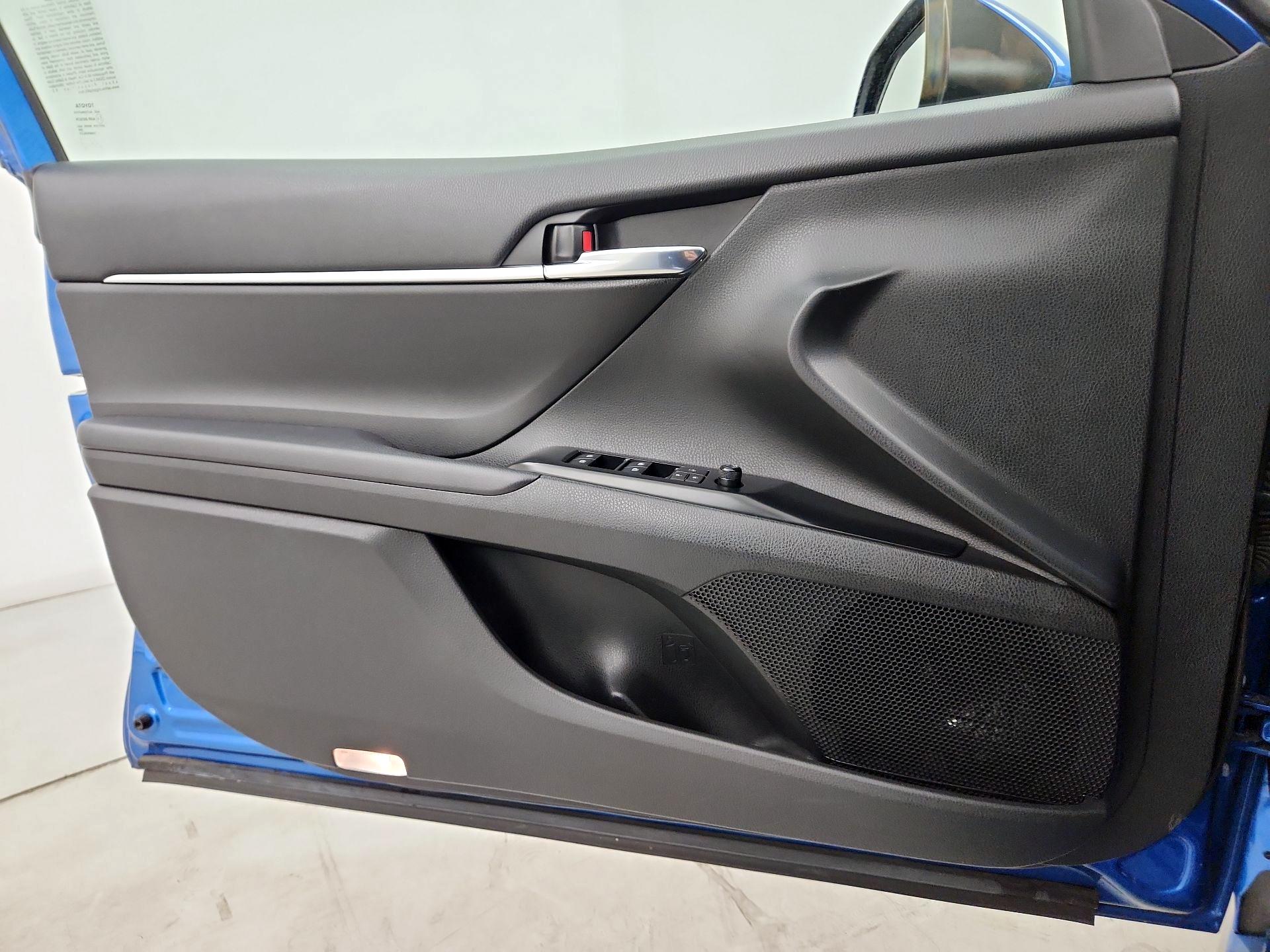 Thumbnail: 2019 Toyota Camry - 12