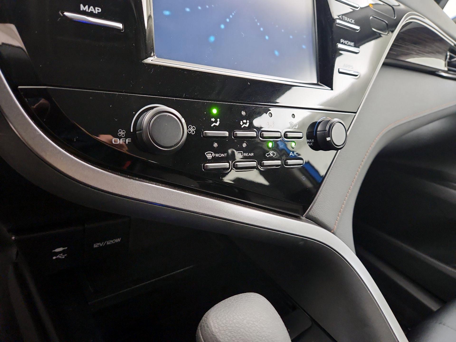 Thumbnail: 2019 Toyota Camry - 16