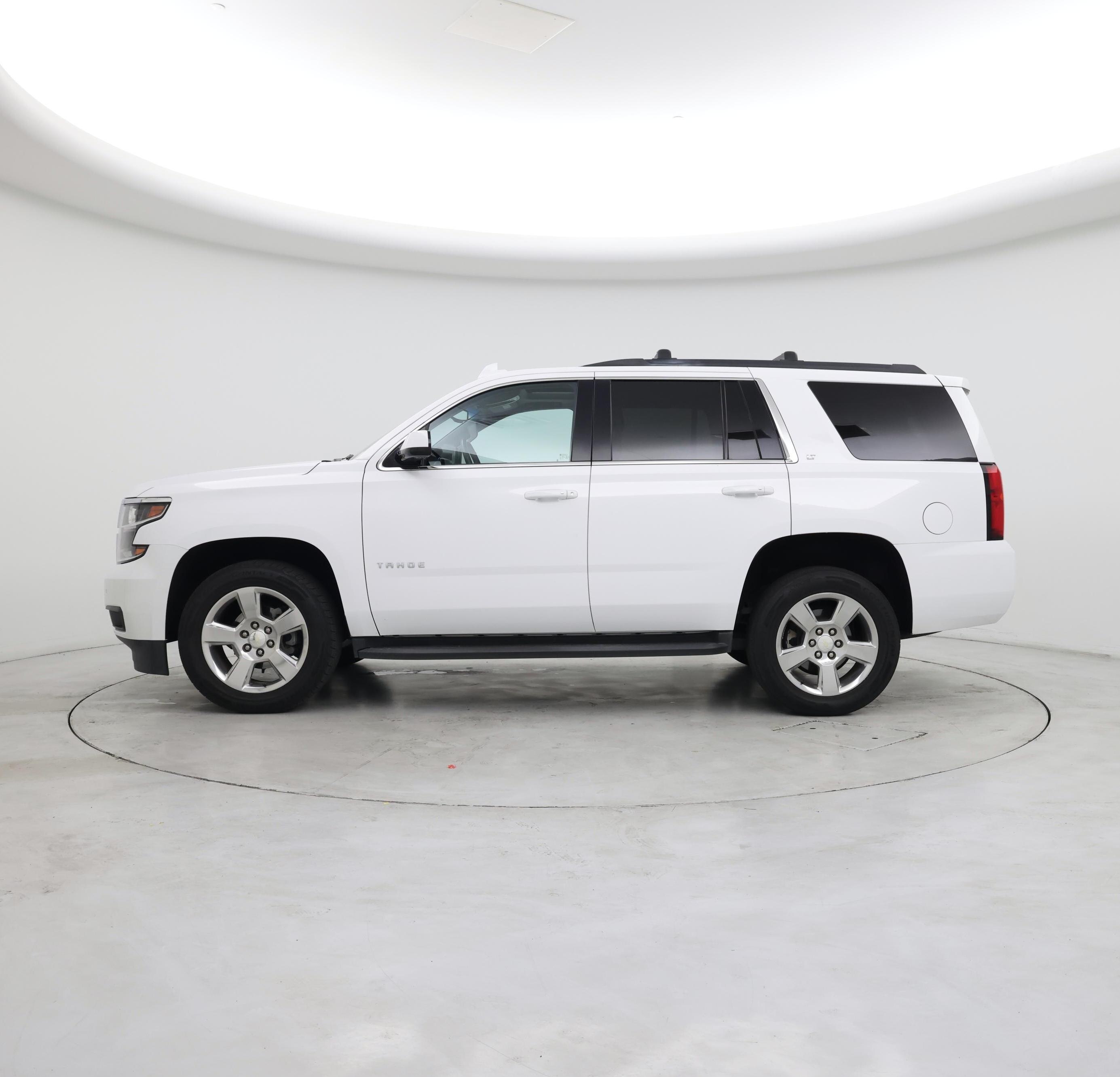 Thumbnail: 2019 Chevrolet Tahoe - 3