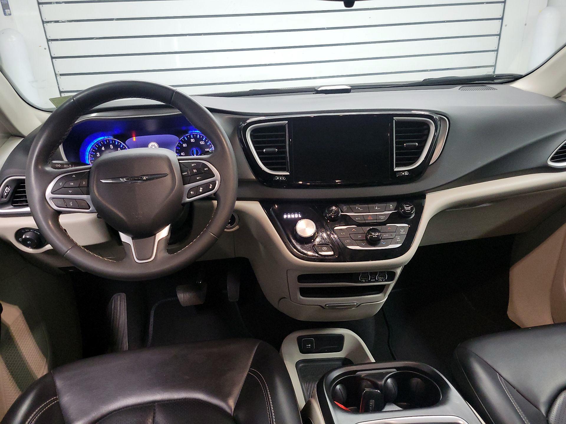 Thumbnail: 2023 Chrysler Pacifica - 9