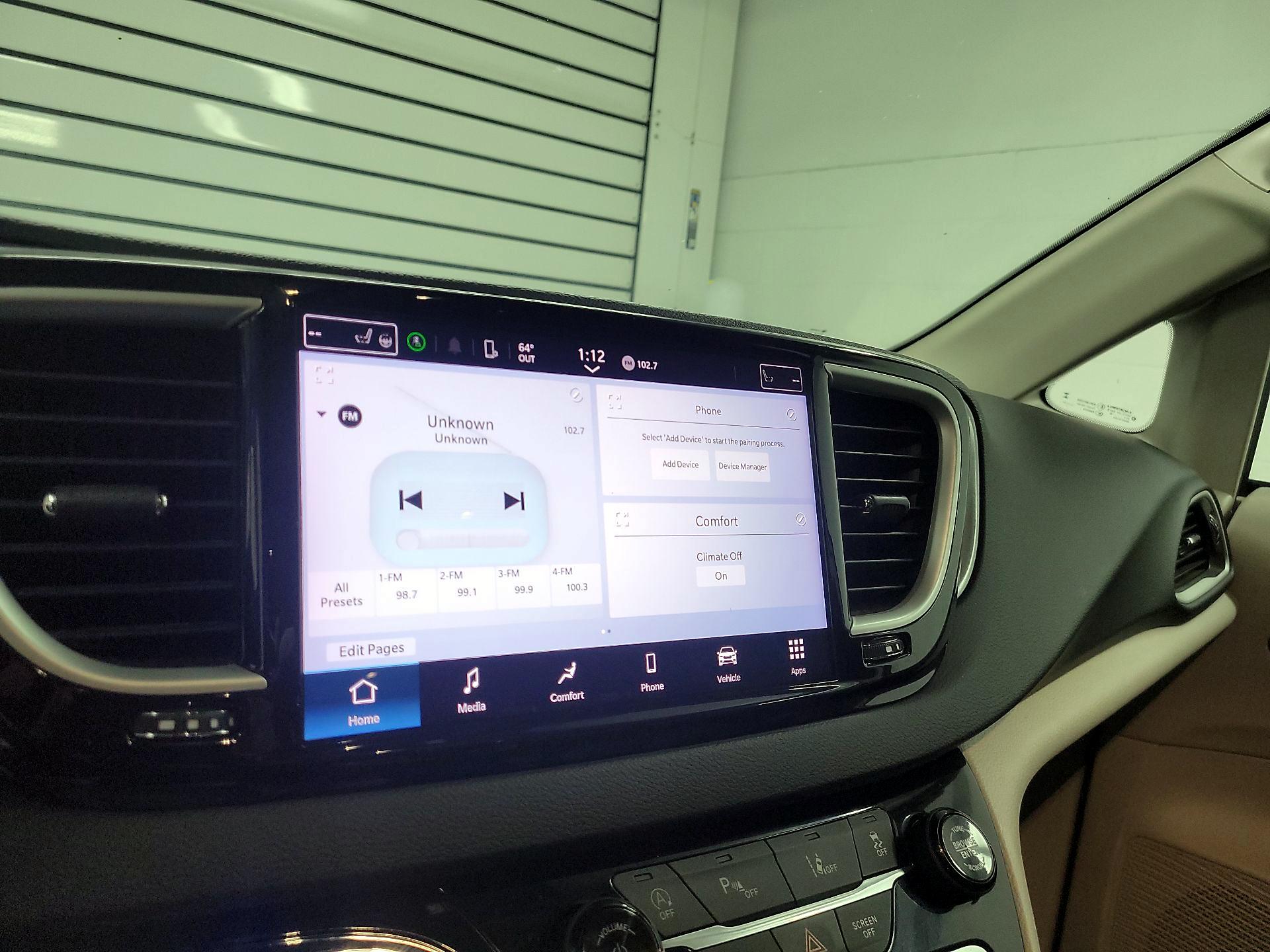 Thumbnail: 2023 Chrysler Pacifica - 15