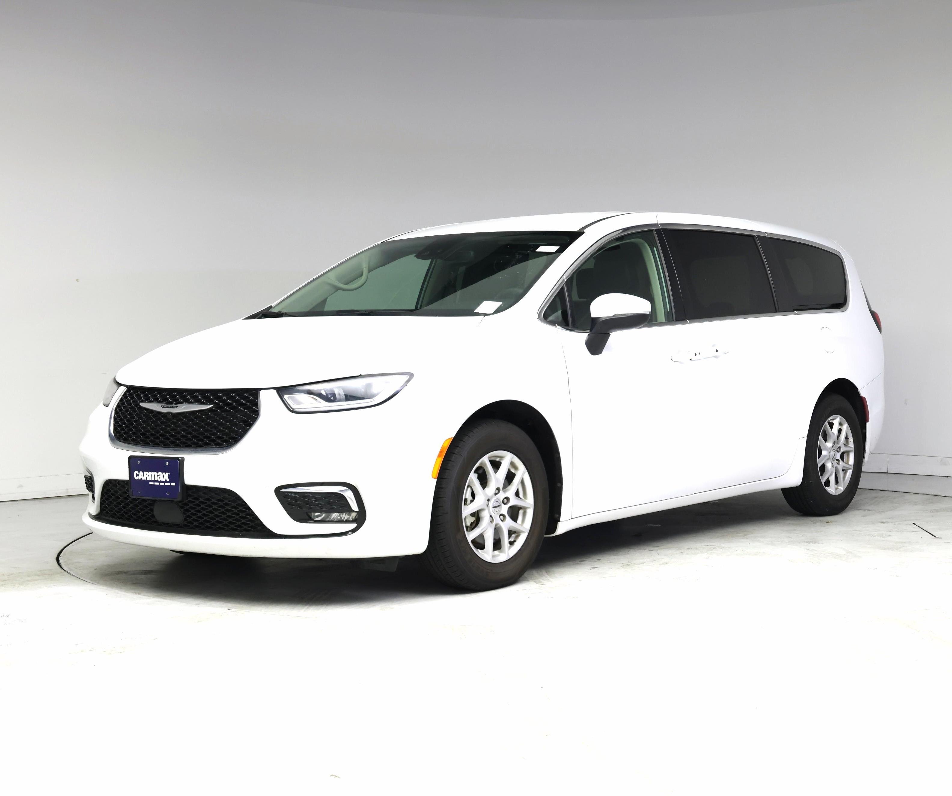 Thumbnail: 2023 Chrysler Pacifica - 4