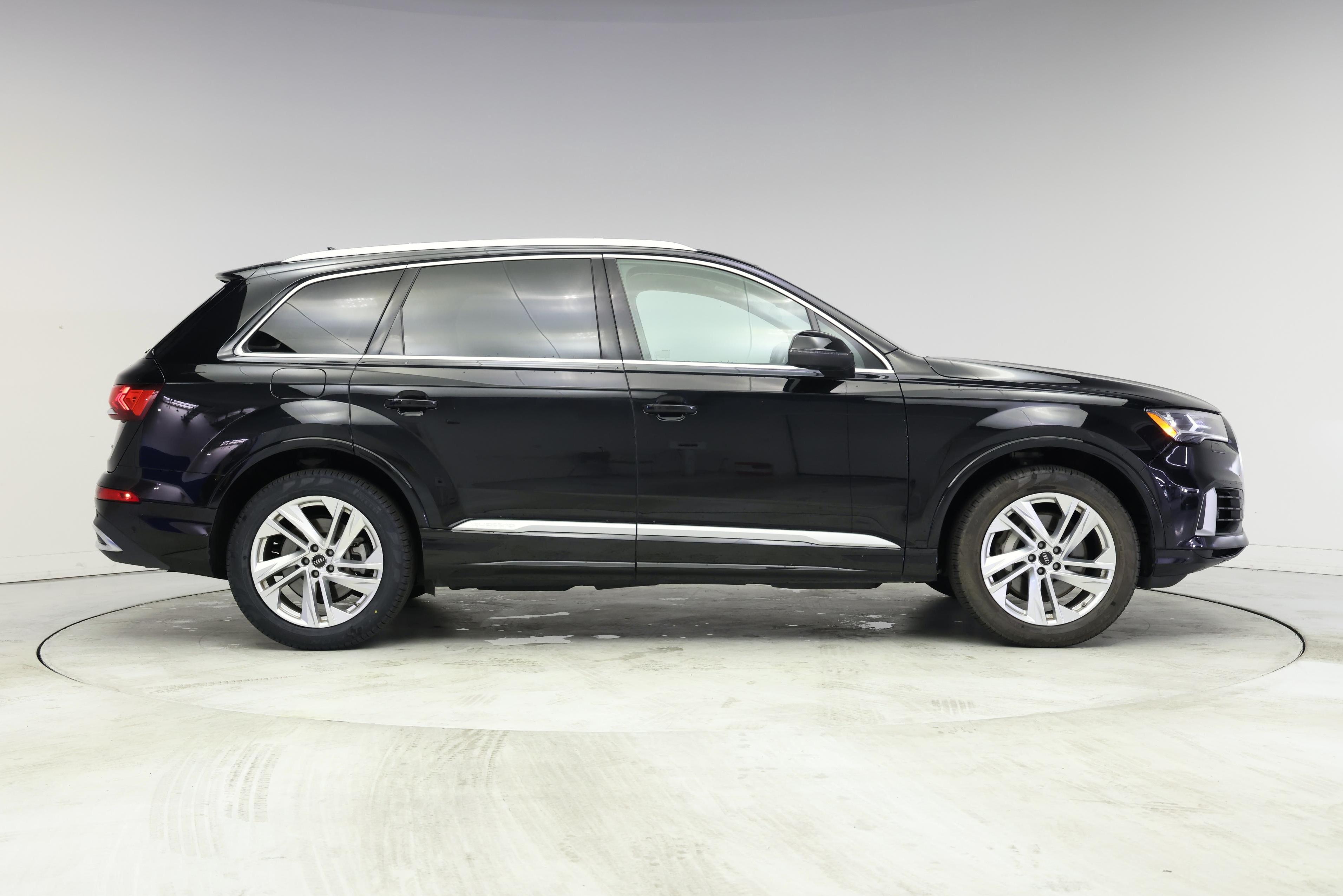 Thumbnail: 2023 Audi Q7 - 7