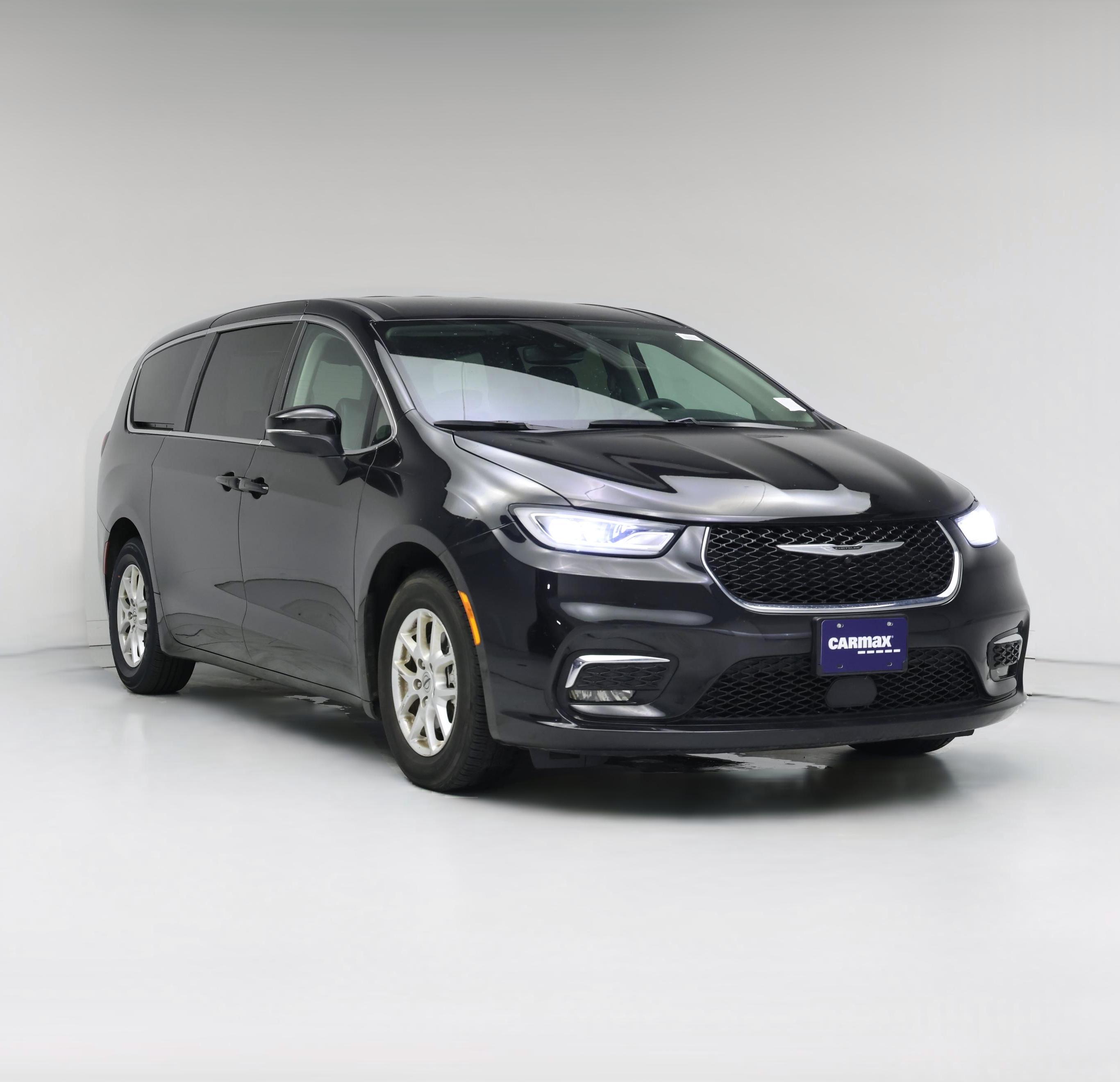 Thumbnail: 2023 Chrysler Pacifica - 1