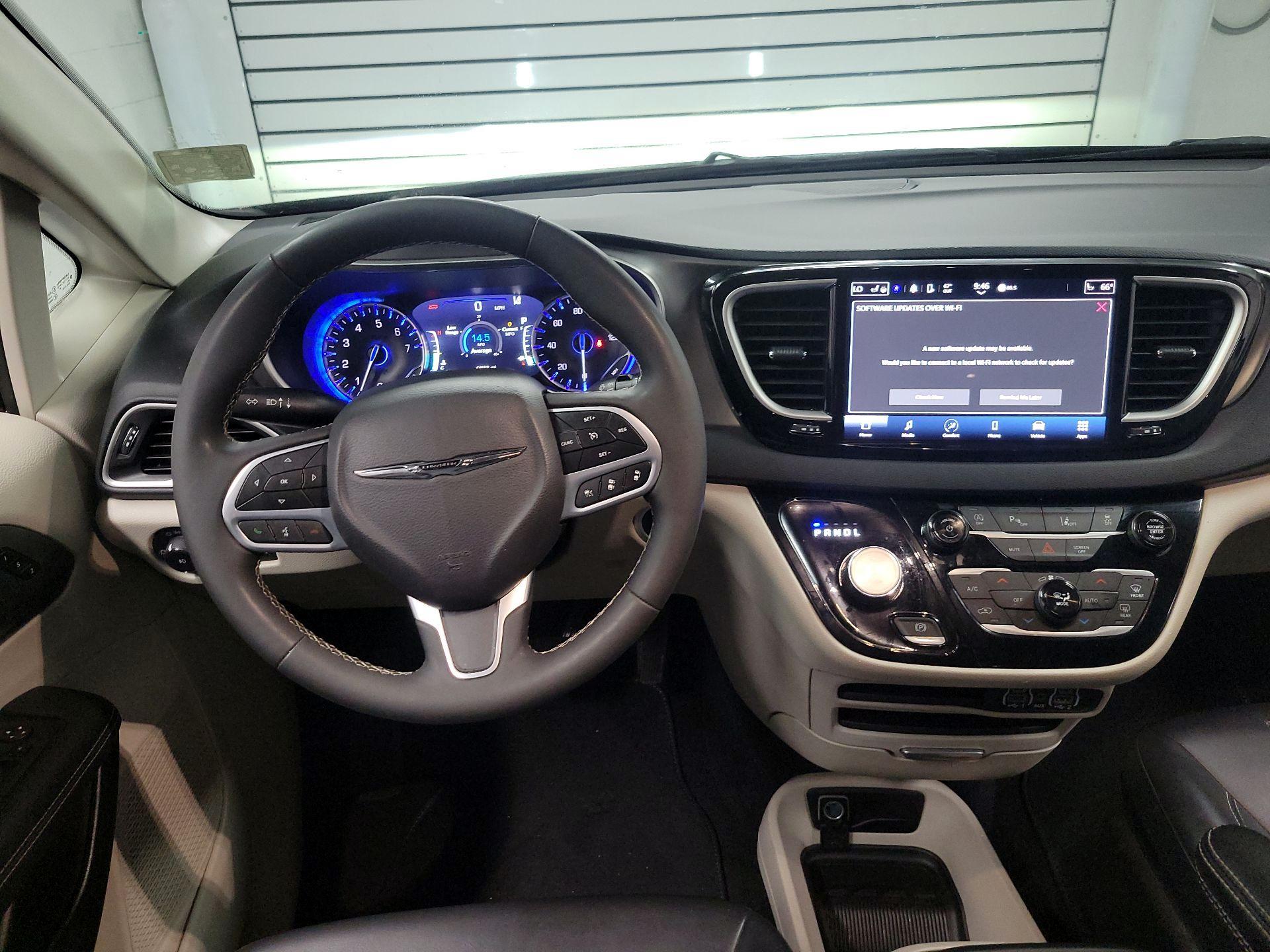 Thumbnail: 2023 Chrysler Pacifica - 9