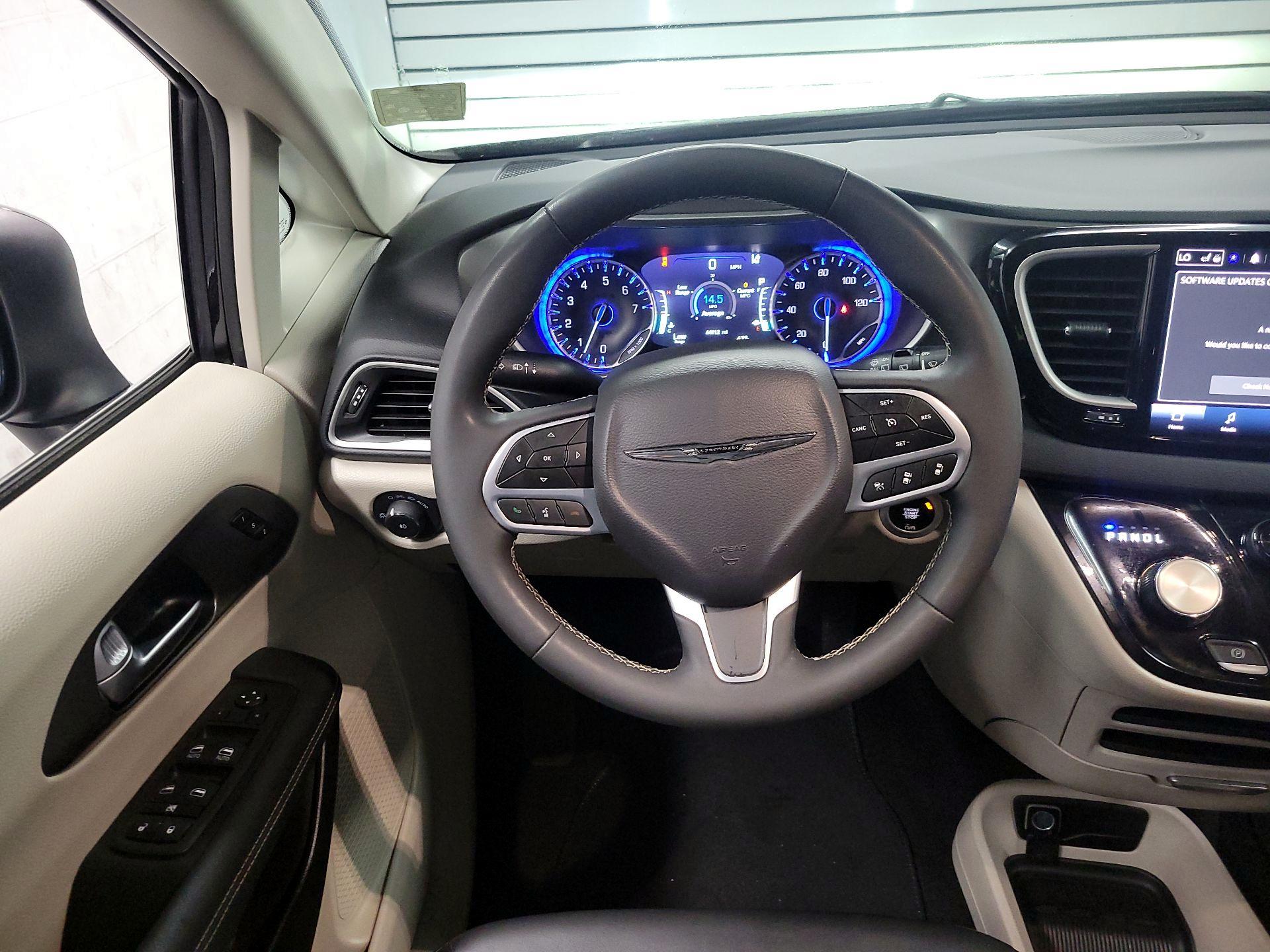 Thumbnail: 2023 Chrysler Pacifica - 10