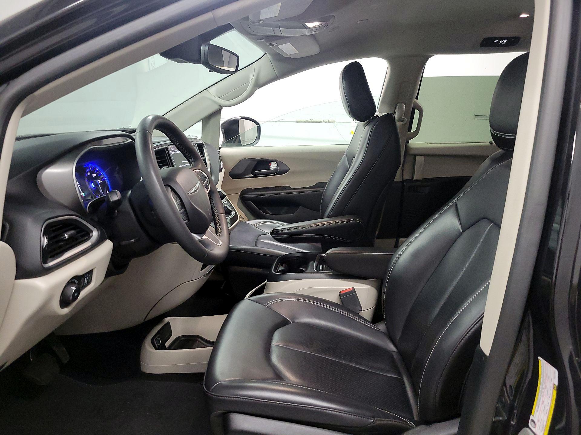Thumbnail: 2023 Chrysler Pacifica - 11