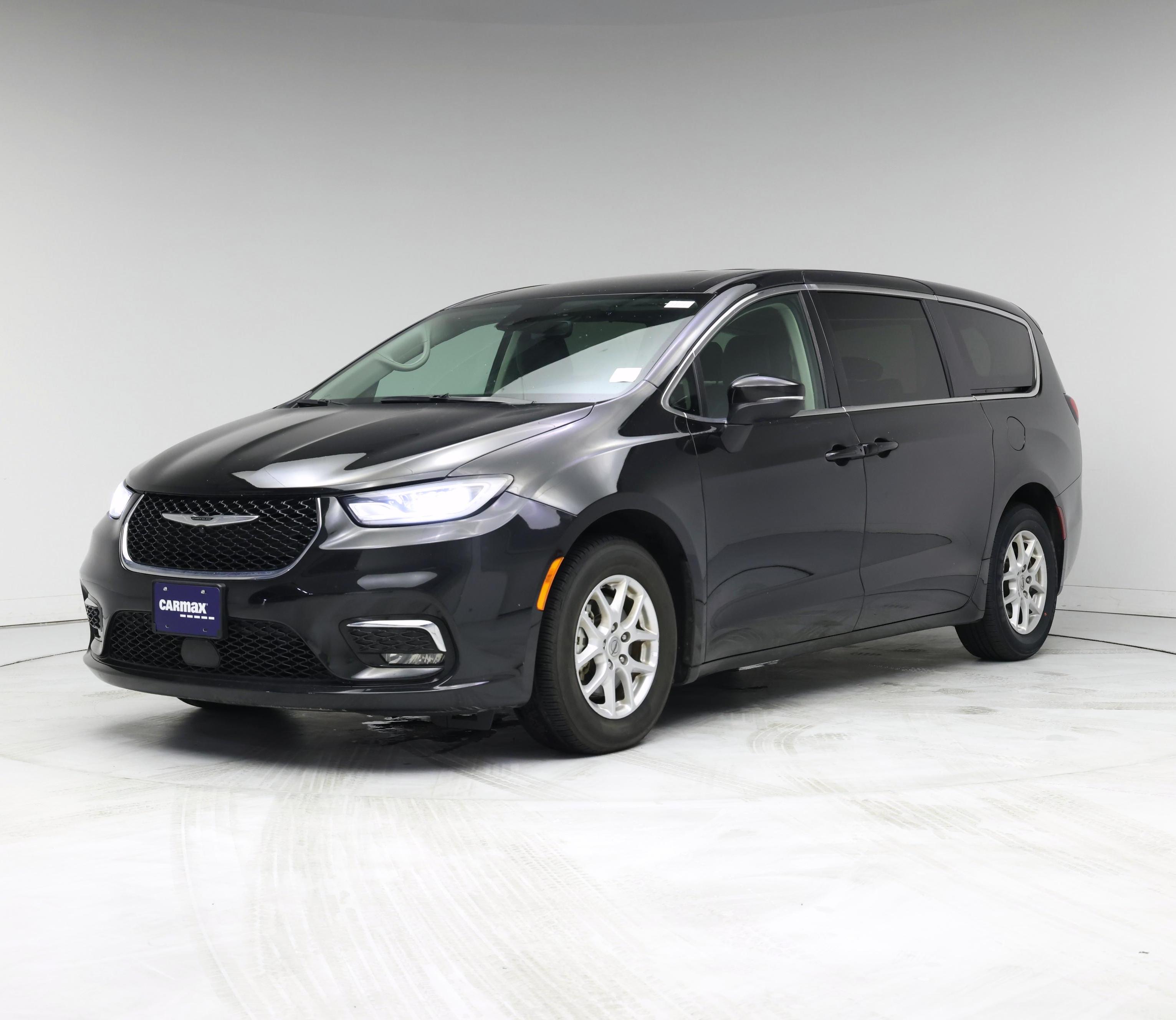 Thumbnail: 2023 Chrysler Pacifica - 4