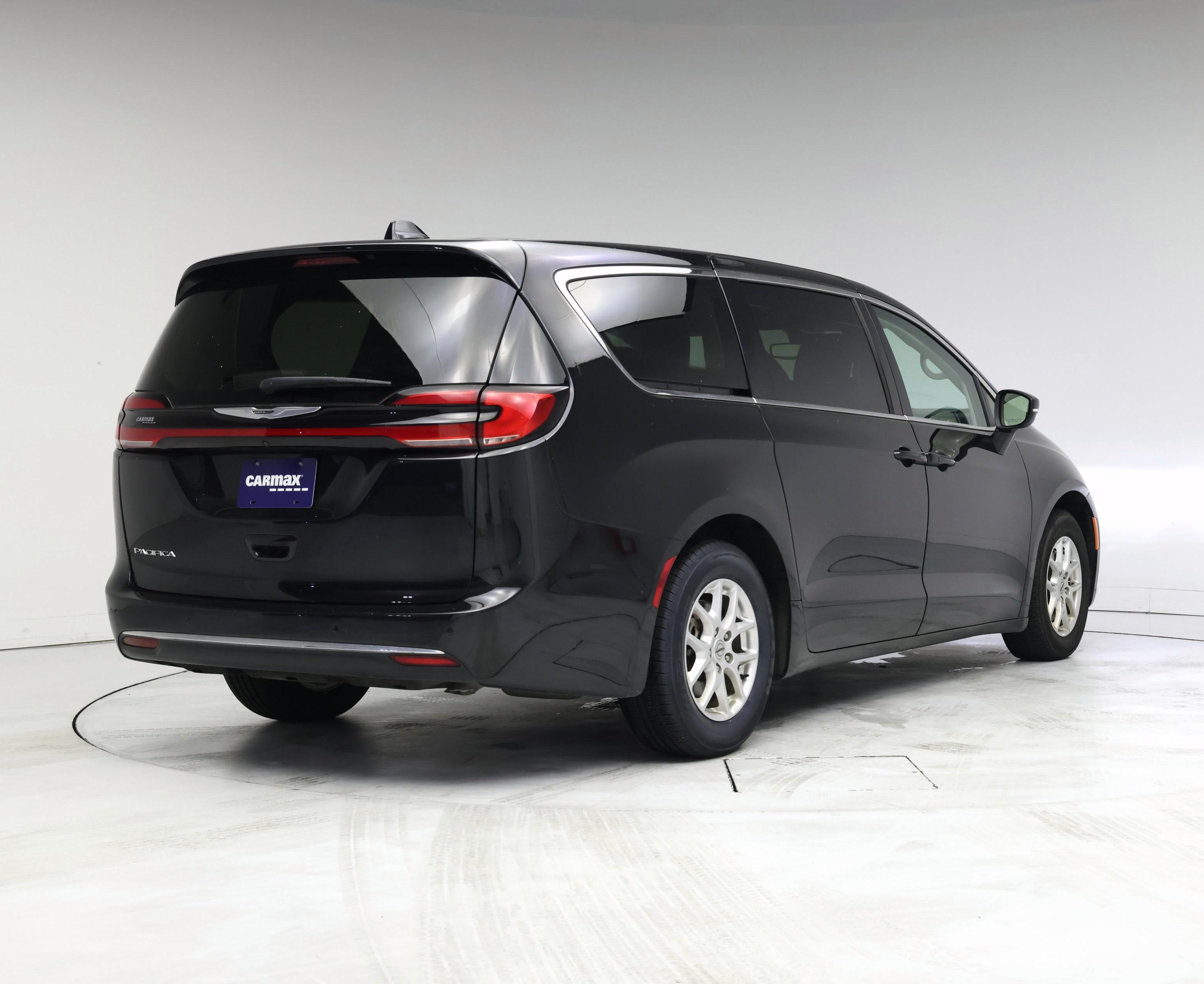 Thumbnail: 2023 Chrysler Pacifica - 8