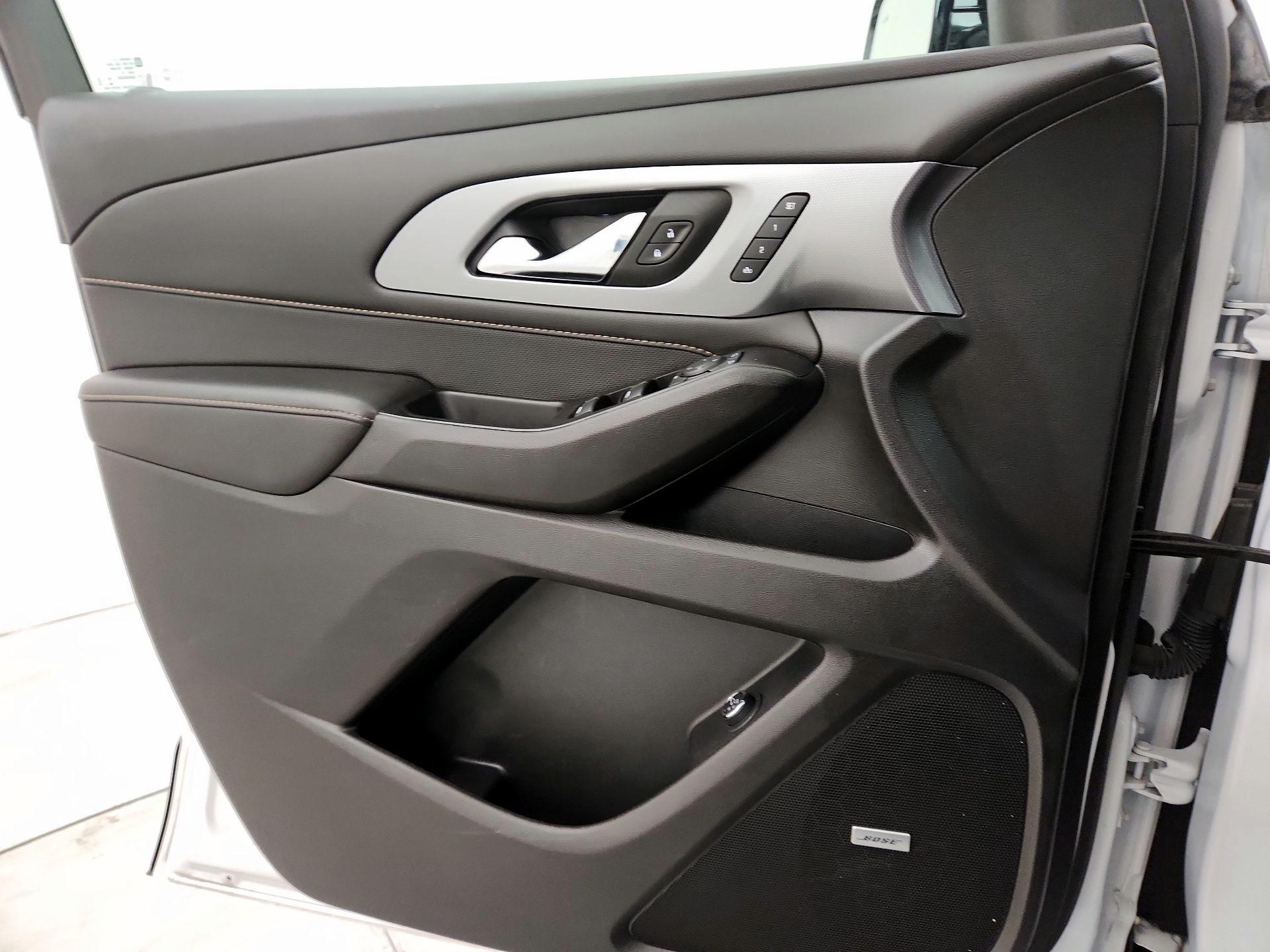 Thumbnail: 2020 Chevrolet Traverse - 12