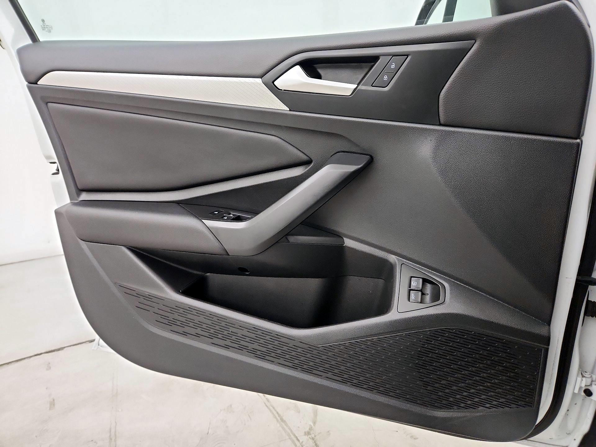 Thumbnail: 2021 Volkswagen Jetta - 12