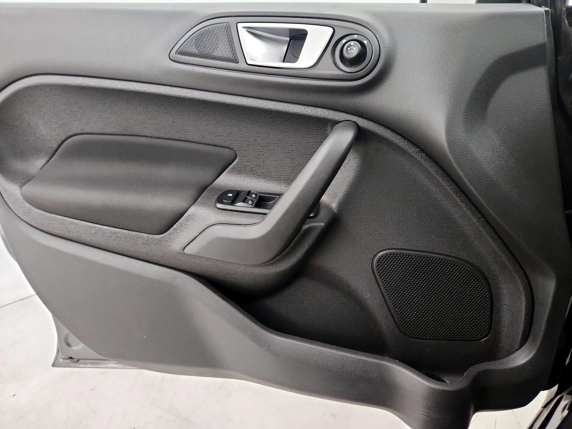 Thumbnail: 2015 Ford Fiesta - 12