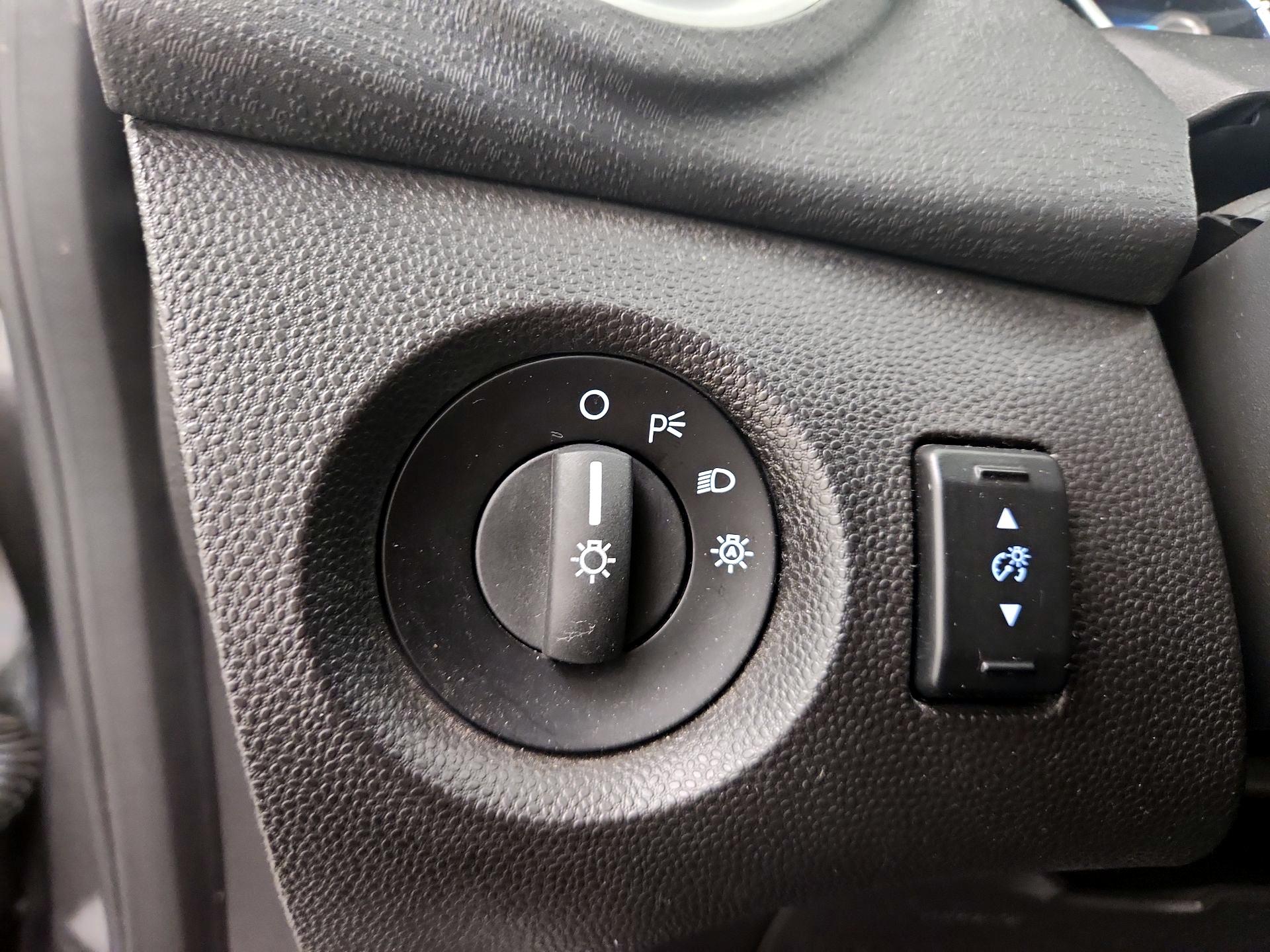 Thumbnail: 2015 Ford Fiesta - 13