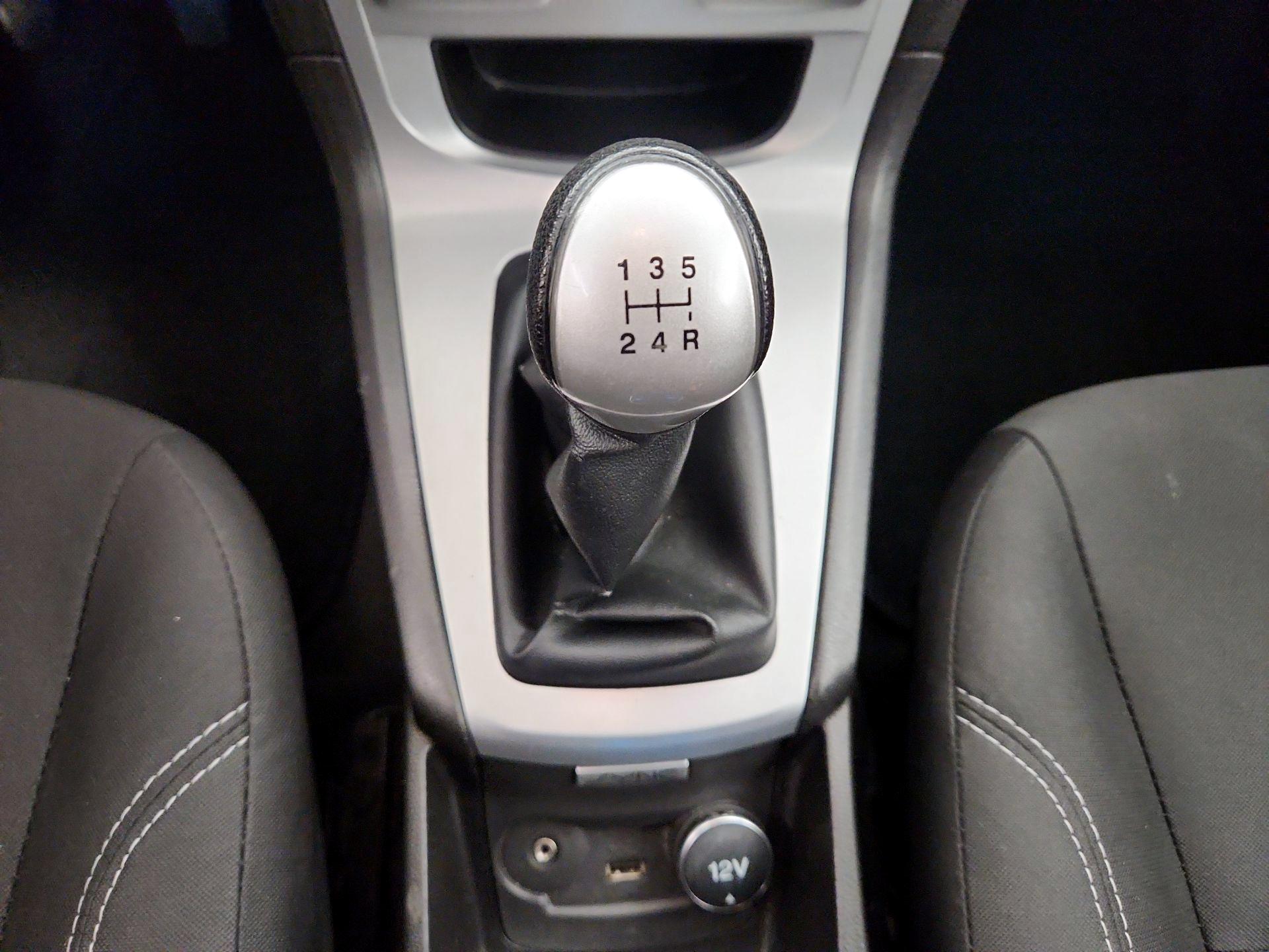 Thumbnail: 2015 Ford Fiesta - 16