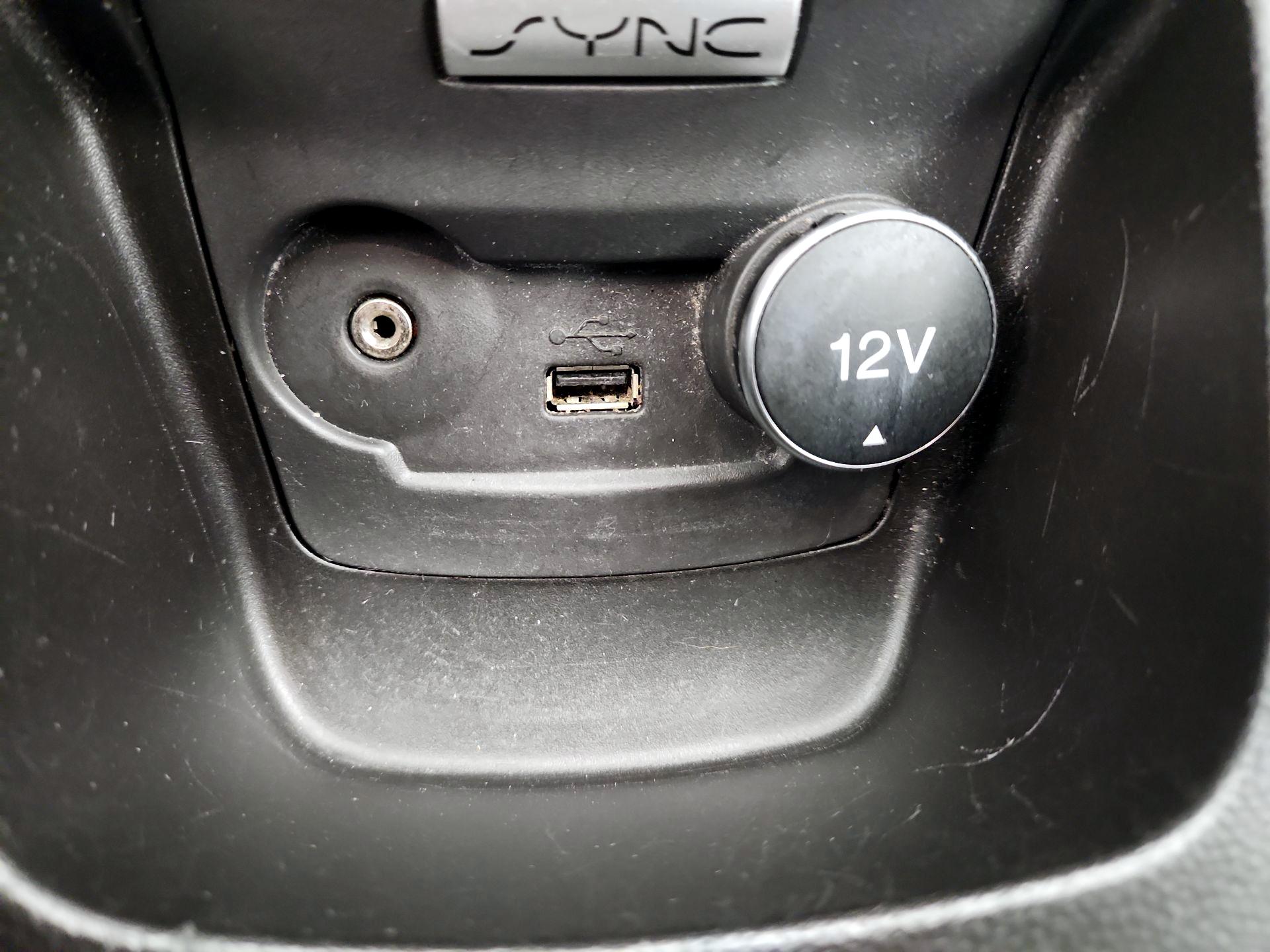 Thumbnail: 2015 Ford Fiesta - 17