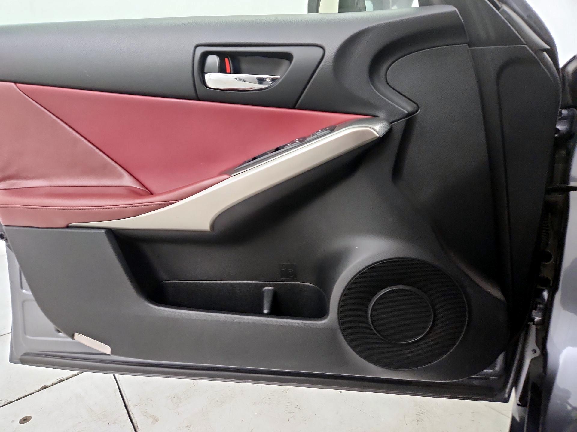 Thumbnail: 2016 Lexus IS - 12