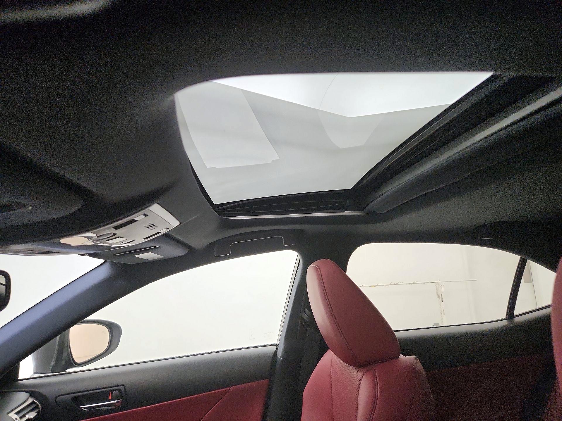Thumbnail: 2016 Lexus IS - 20