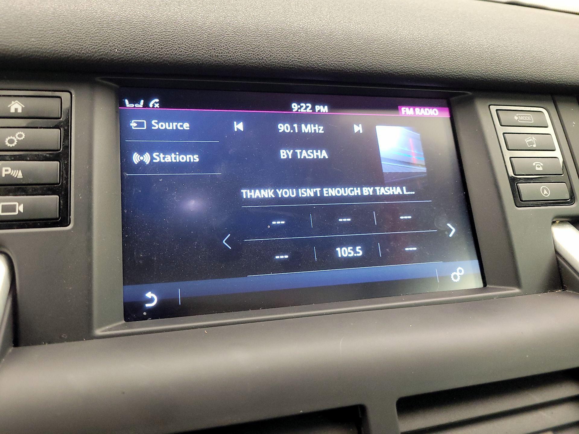 Thumbnail: 2018 Land Rover Discovery Sport - 16