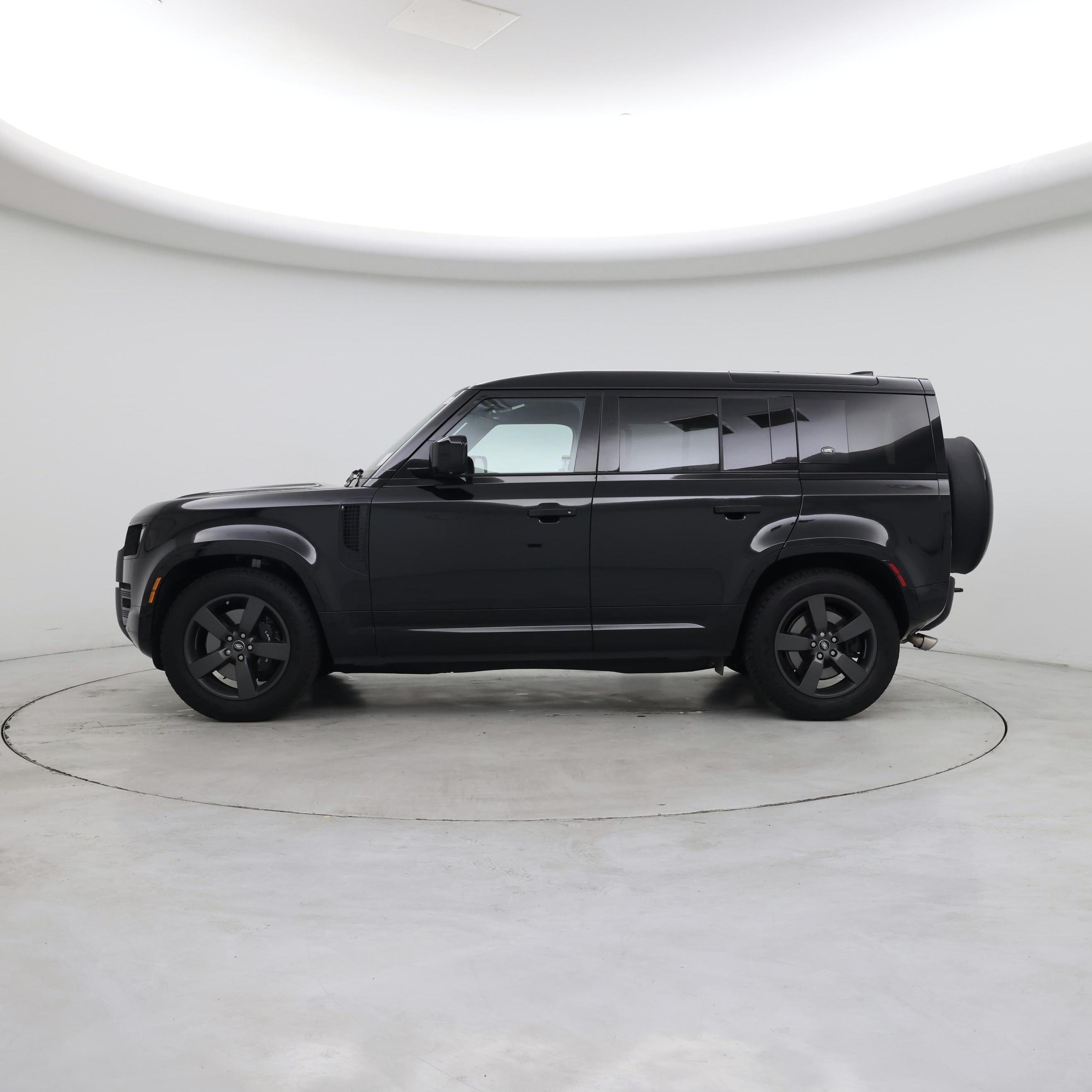 Thumbnail: 2024 Land Rover Defender - 3