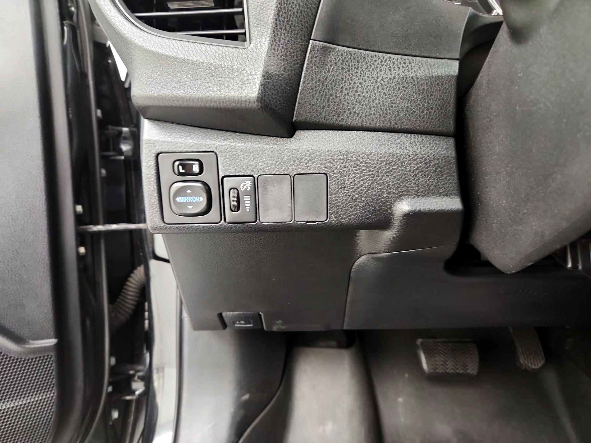 Thumbnail: 2015 Toyota Corolla - 13