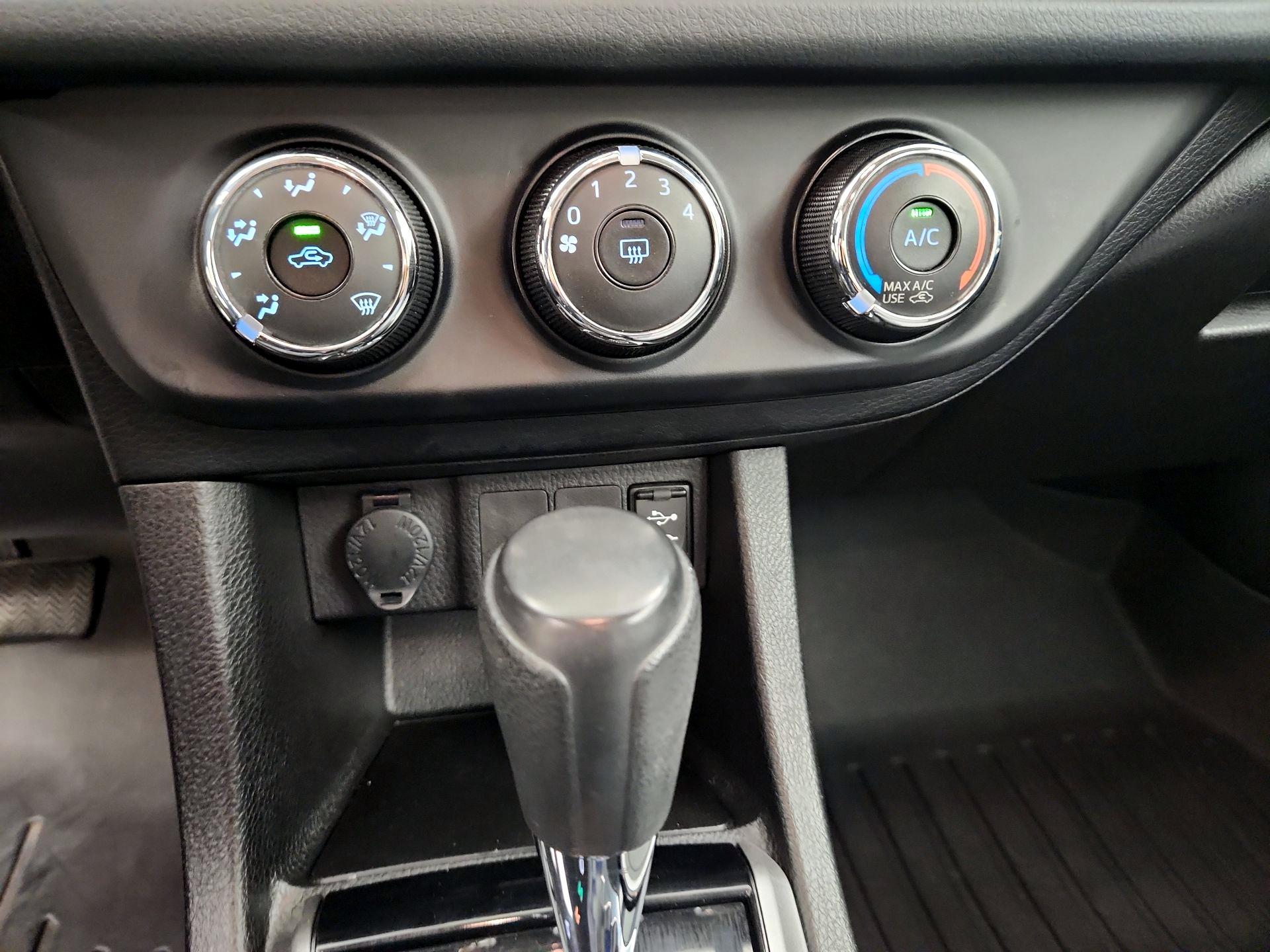 Thumbnail: 2015 Toyota Corolla - 15
