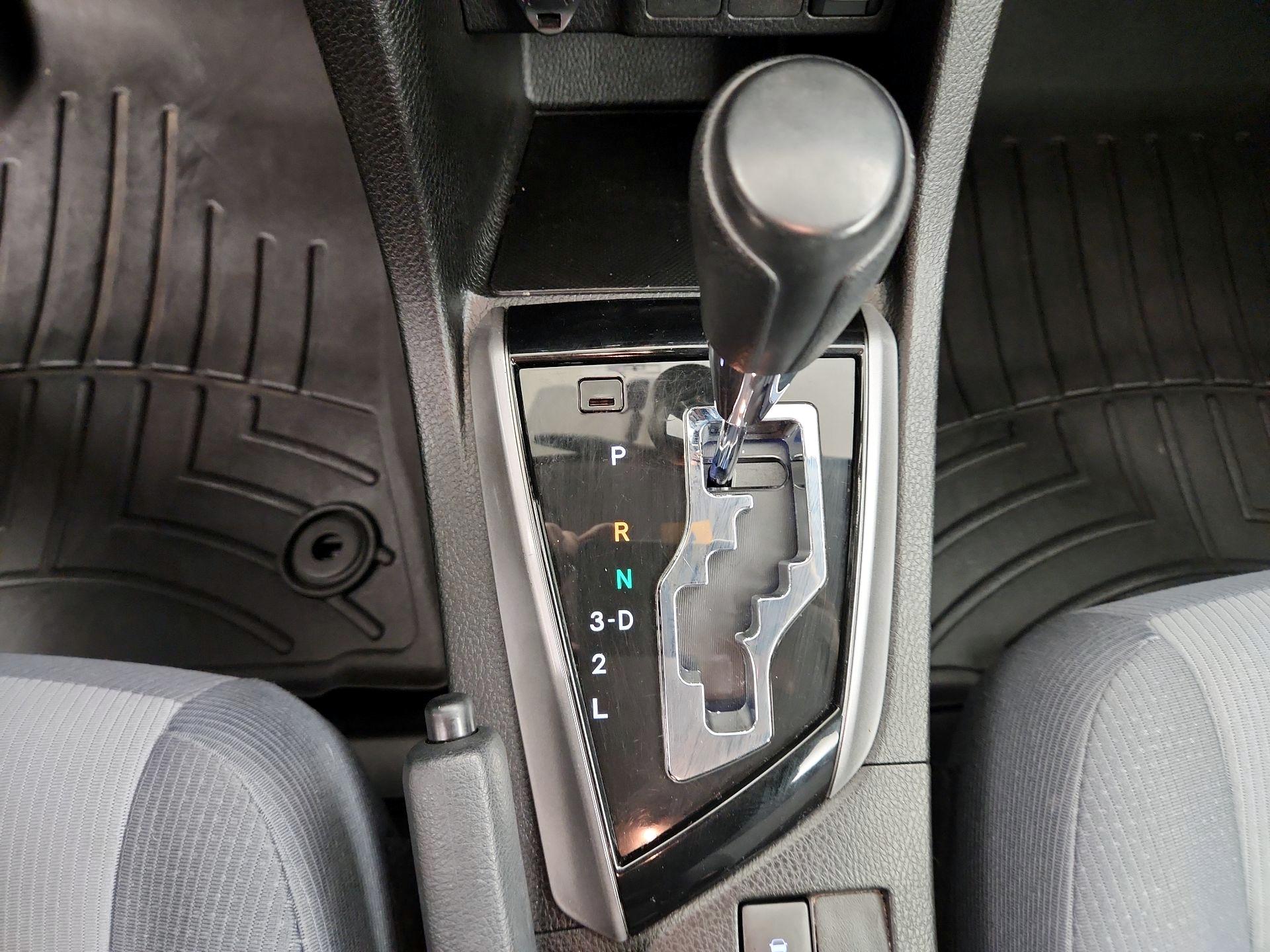 Thumbnail: 2015 Toyota Corolla - 16