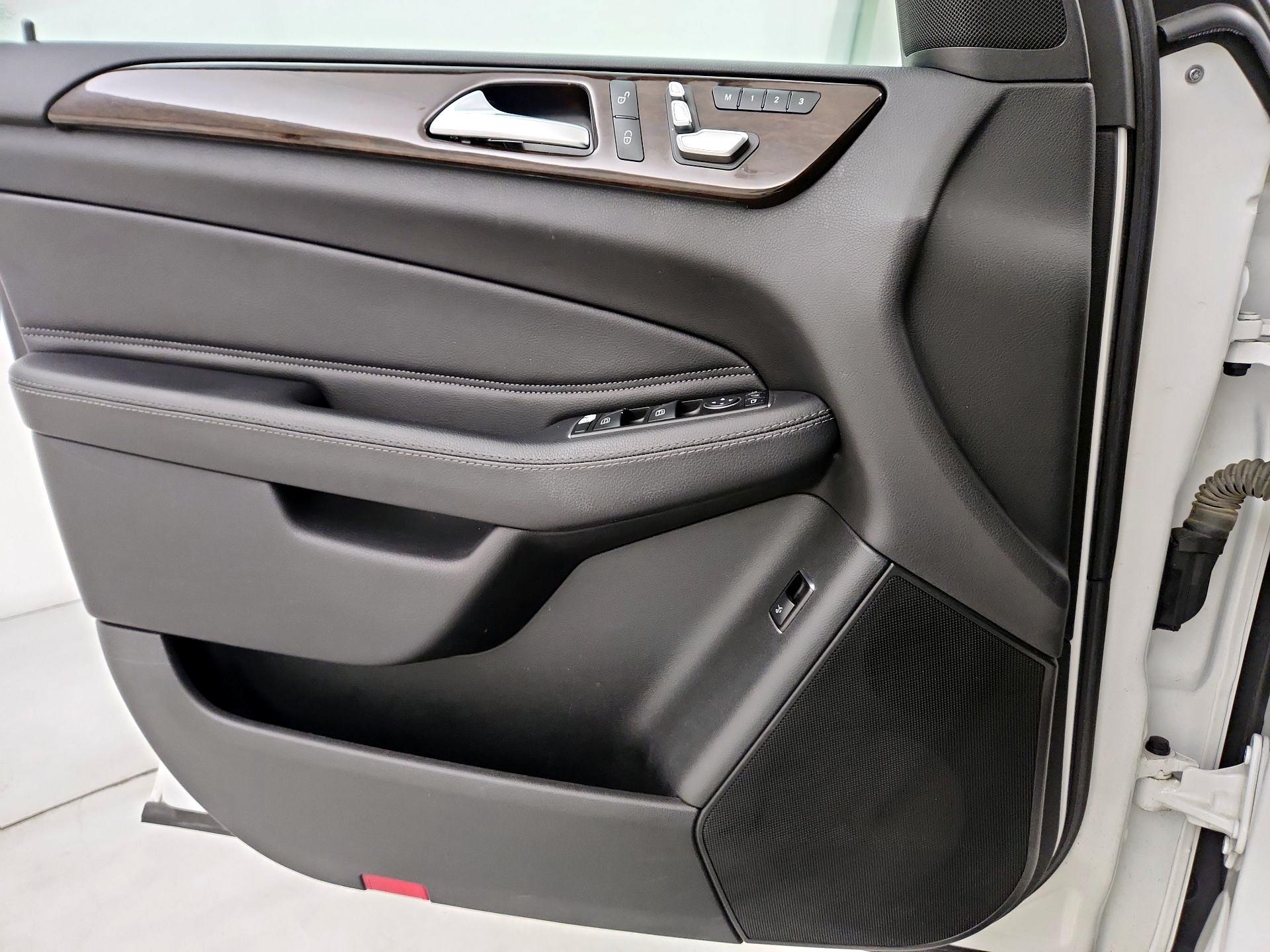 Thumbnail: 2016 Mercedes-Benz GLE - 12