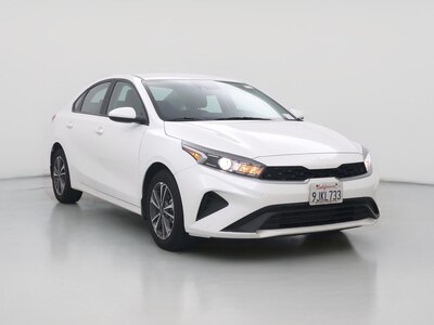 White 2023 Kia Forte LXS