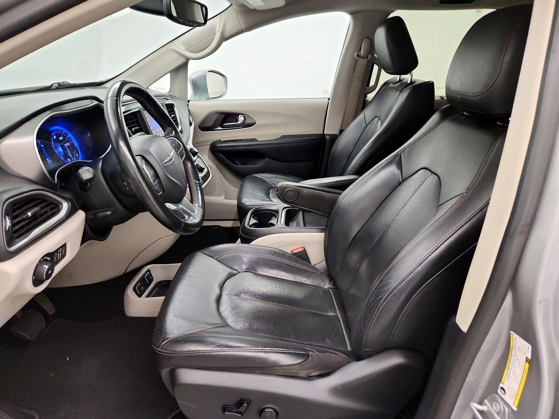Thumbnail: 2020 Chrysler Pacifica - 11