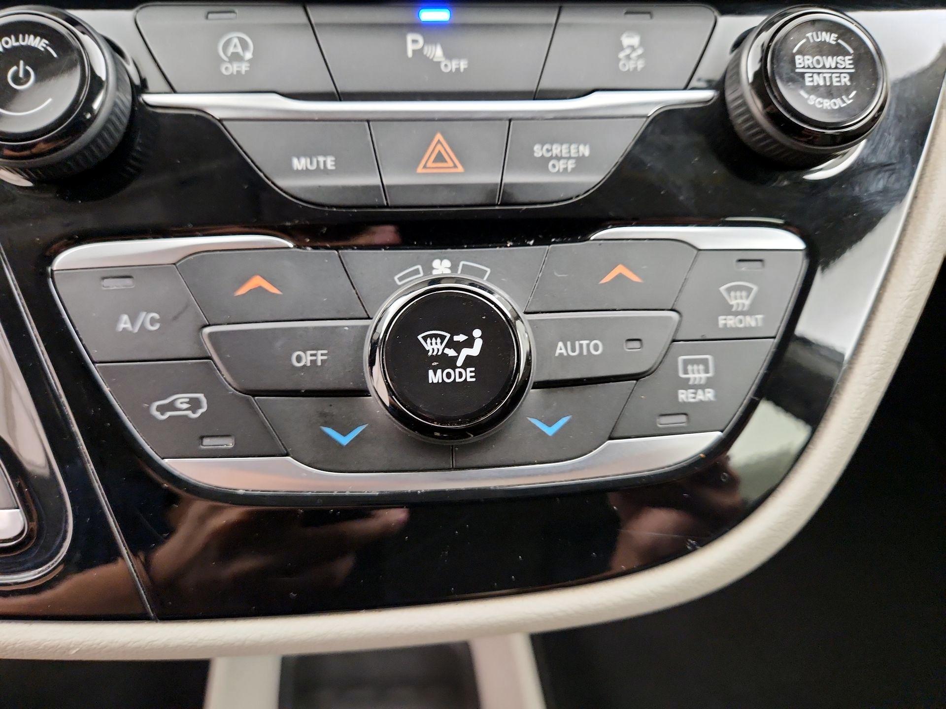 Thumbnail: 2020 Chrysler Pacifica - 16