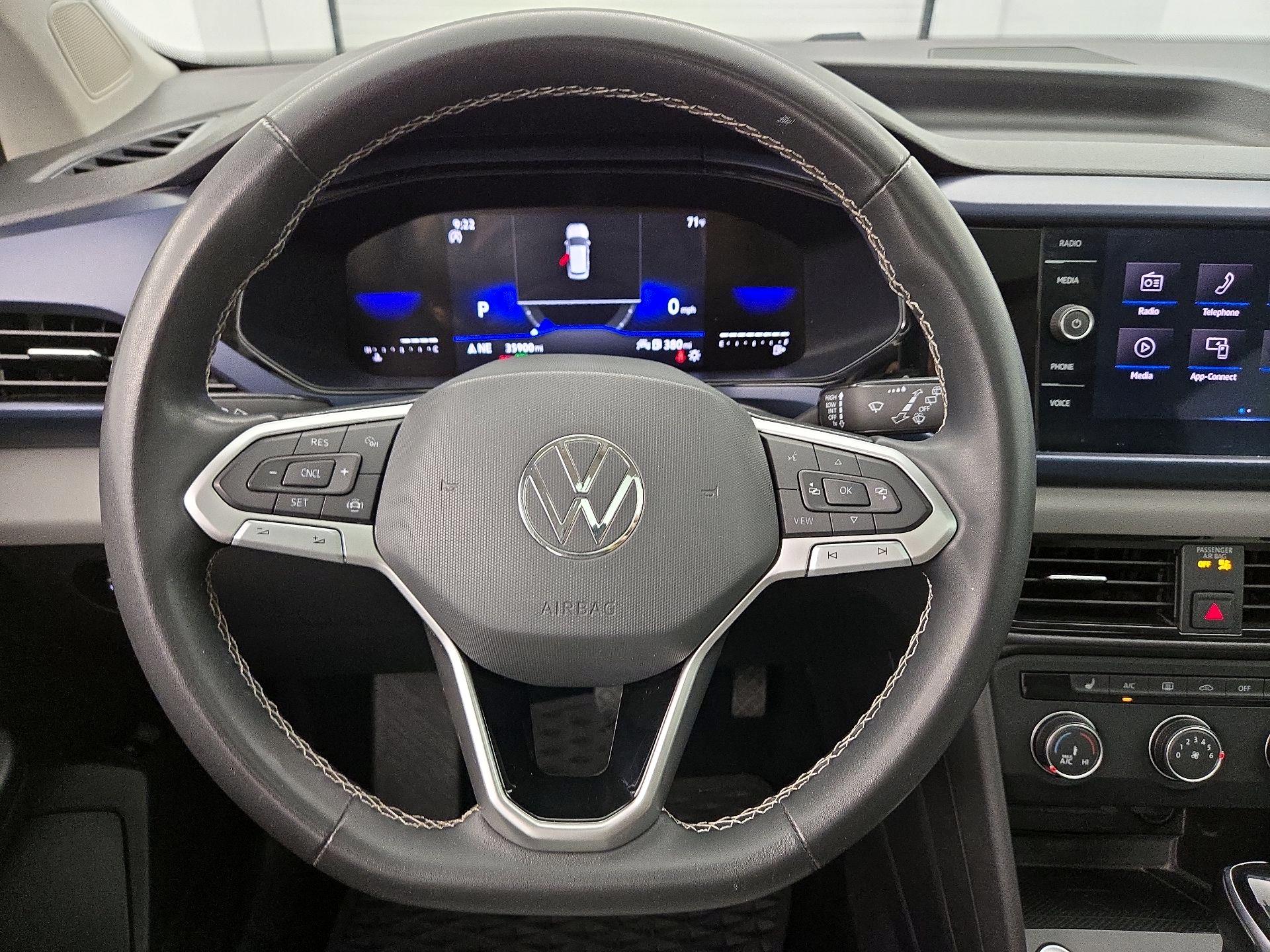 Thumbnail: 2022 Volkswagen Taos - 10