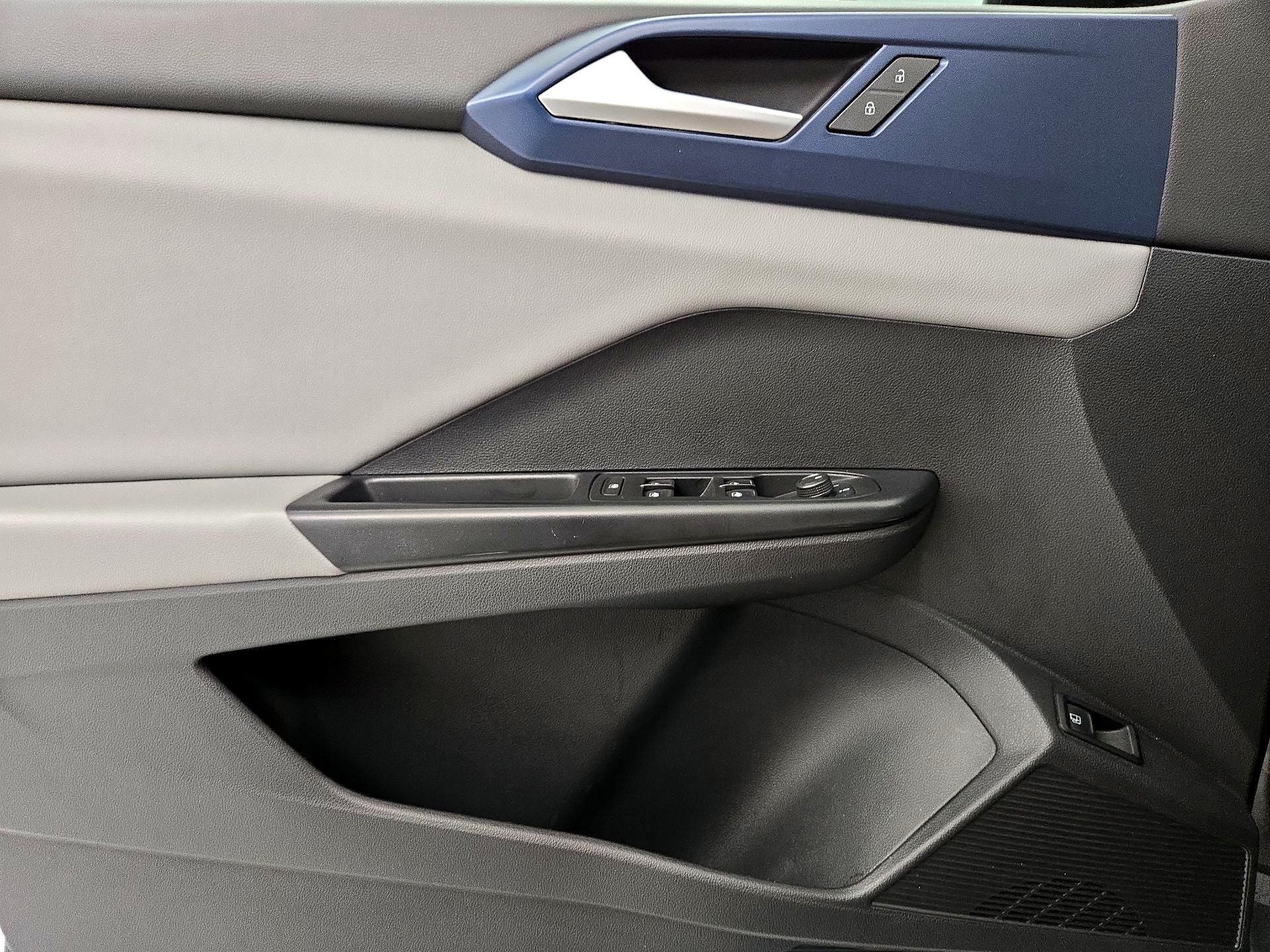 Thumbnail: 2022 Volkswagen Taos - 12